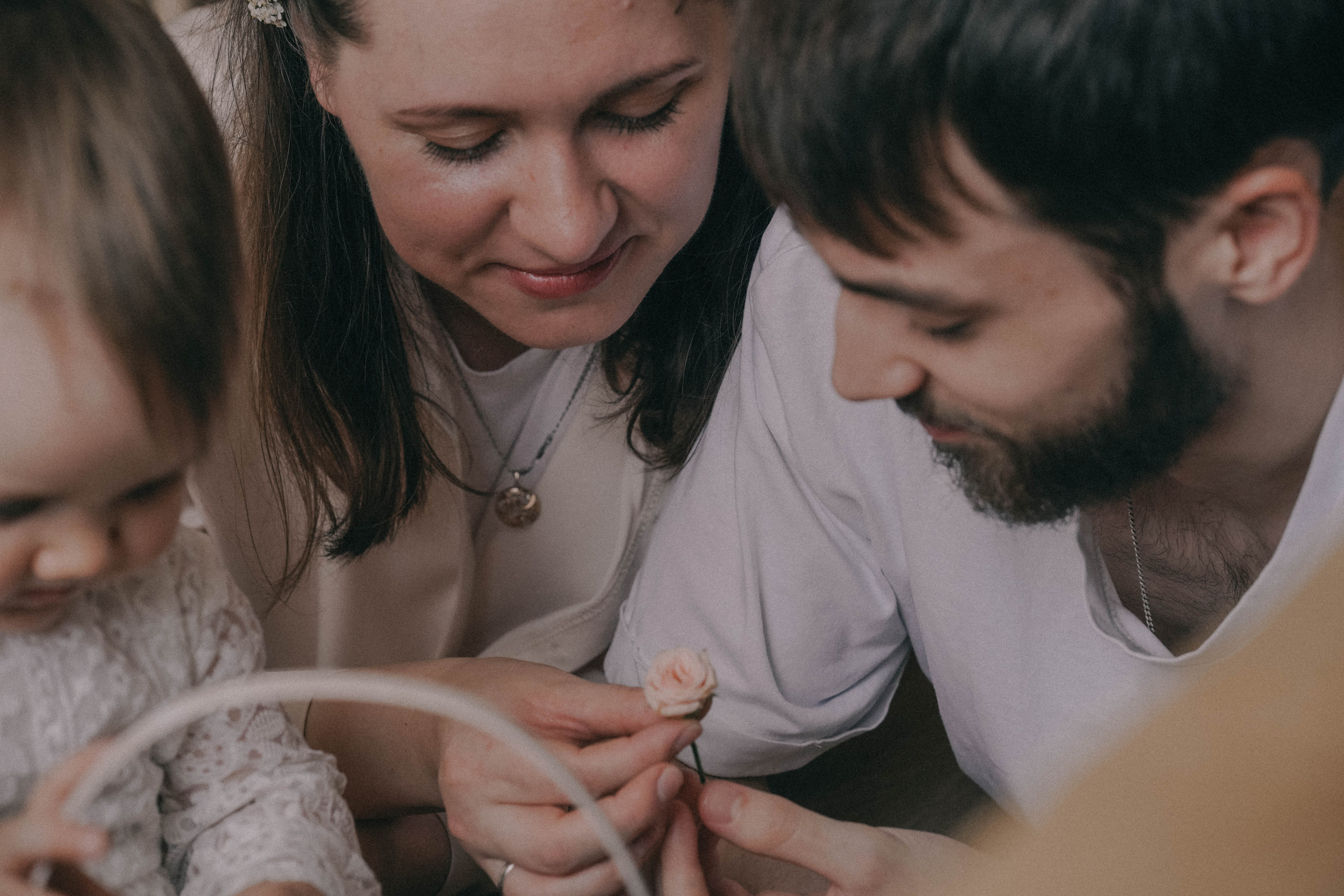 Она стала его нежностью. Семейный и свадебный фотограф