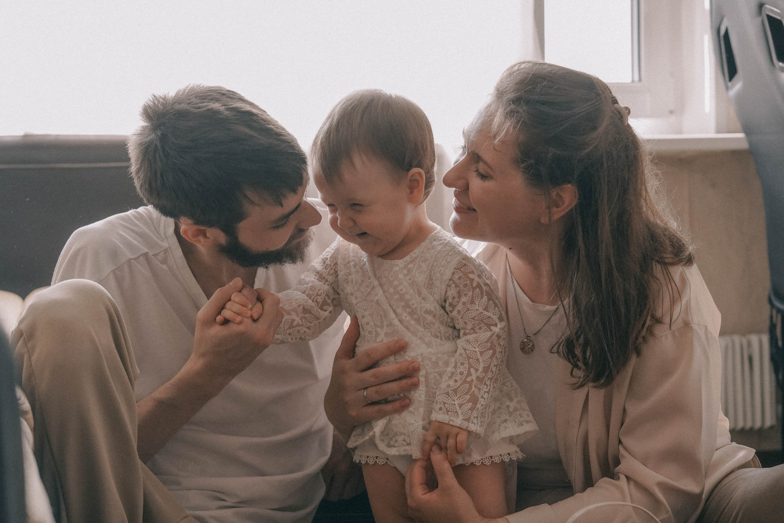 Она стала его нежностью. Семейный и свадебный фотограф