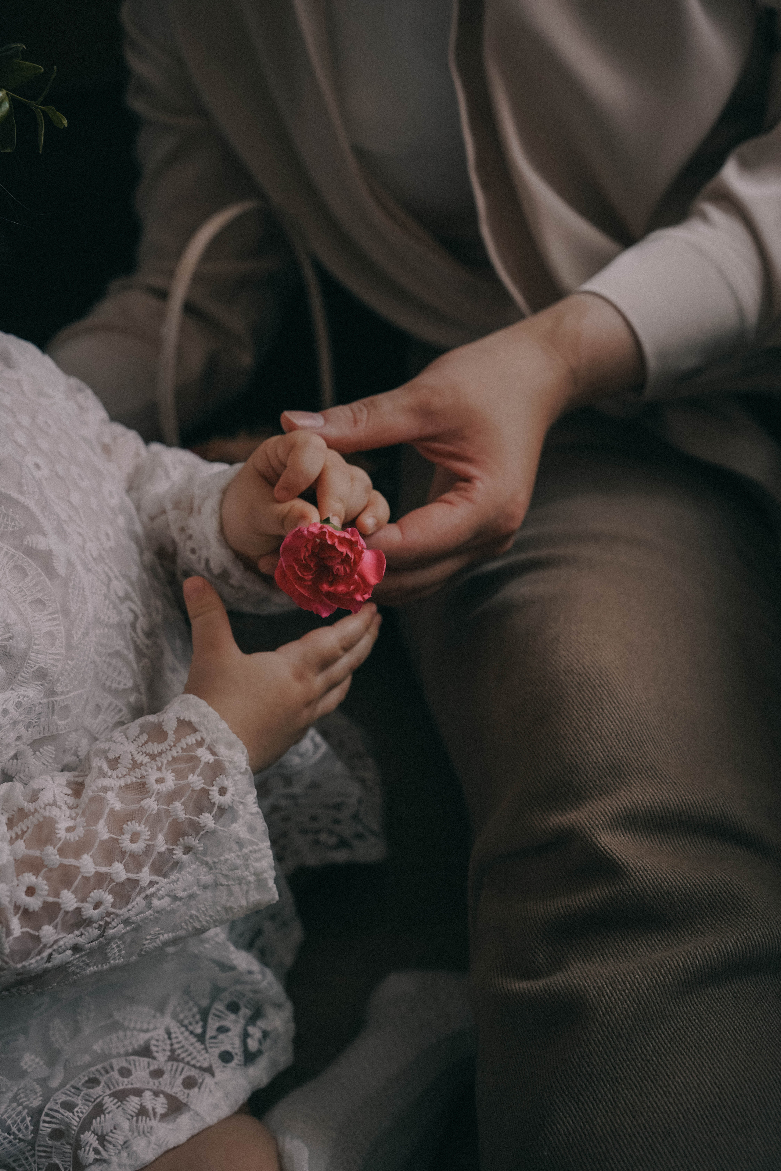 Она стала его нежностью. Семейный и свадебный фотограф