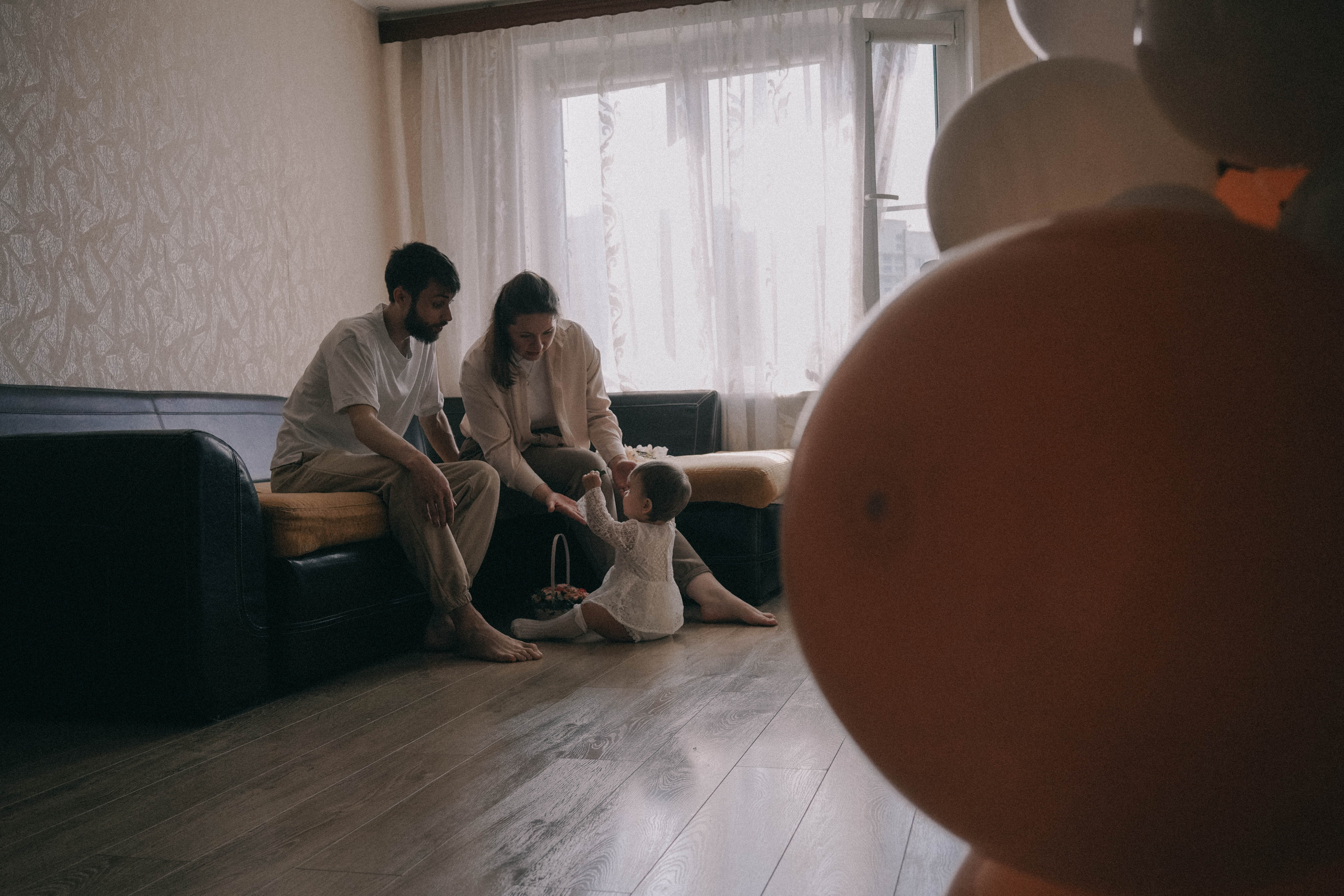 Она стала его нежностью. Семейный и свадебный фотограф