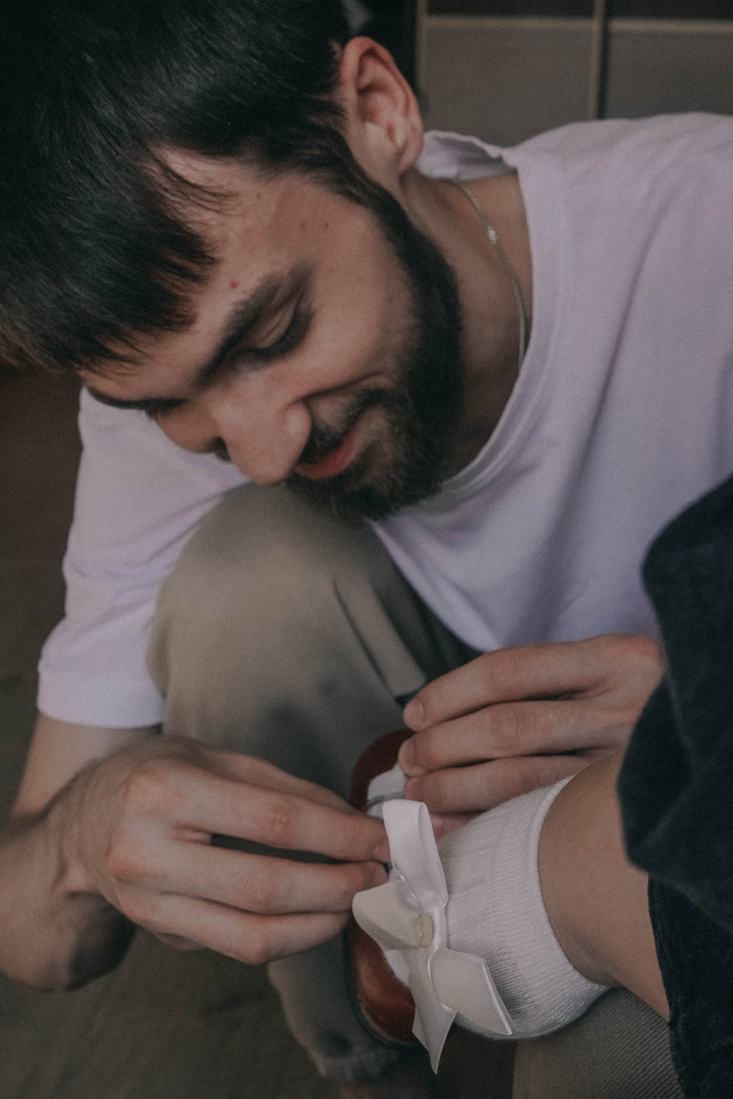 Она стала его нежностью. Семейный и свадебный фотограф