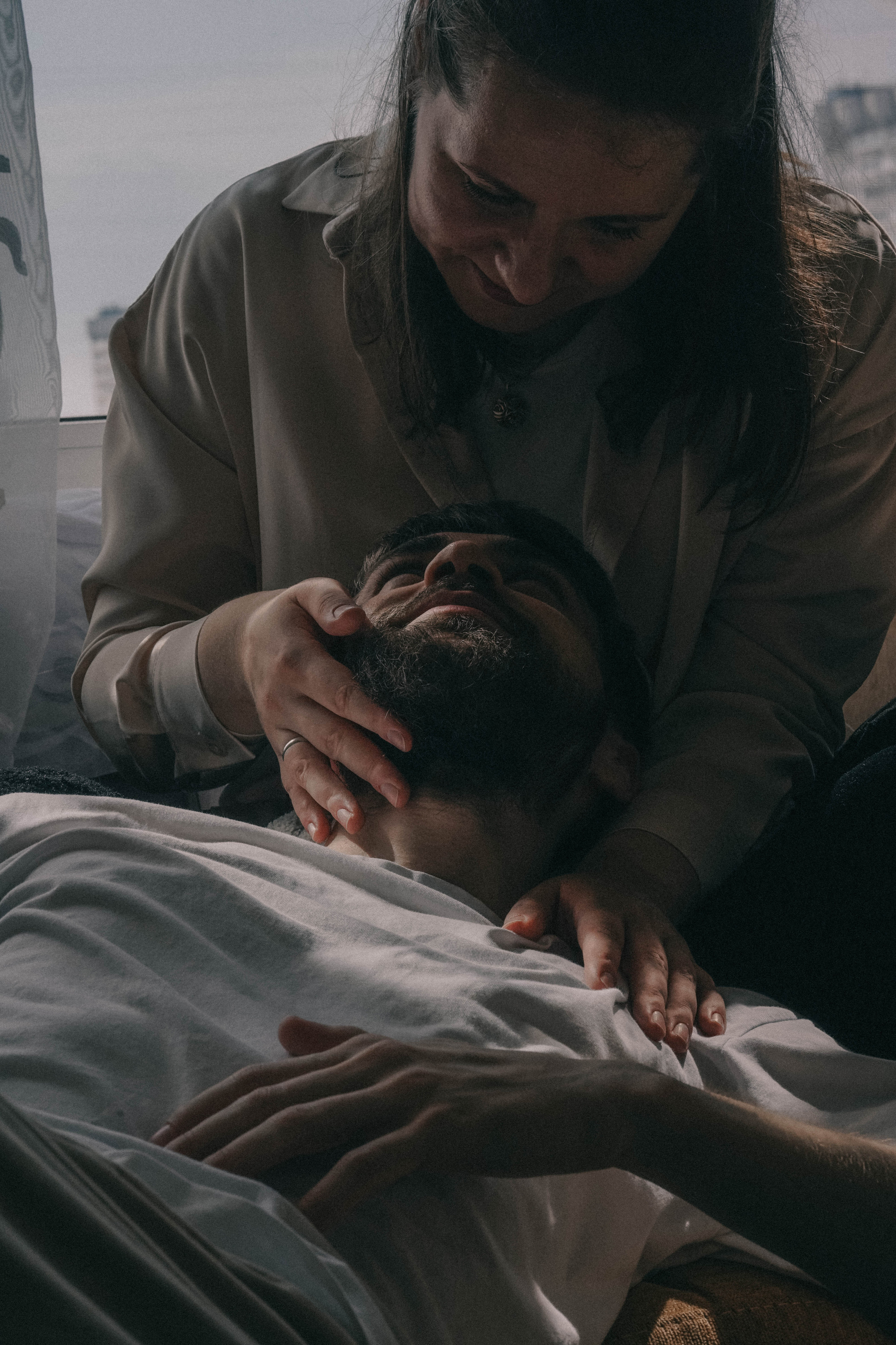 Она стала его нежностью. Семейный и свадебный фотограф