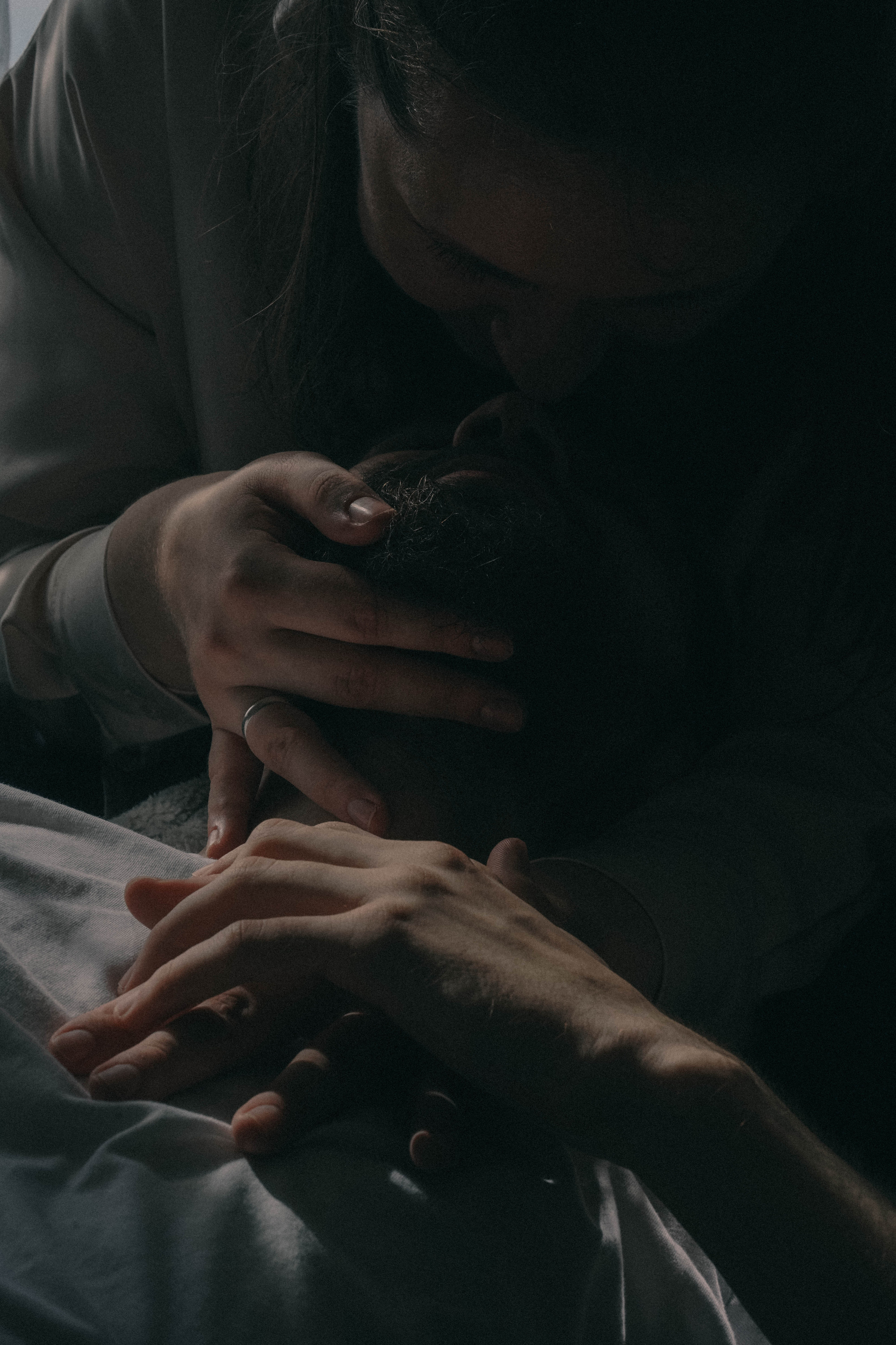 Она стала его нежностью. Семейный и свадебный фотограф