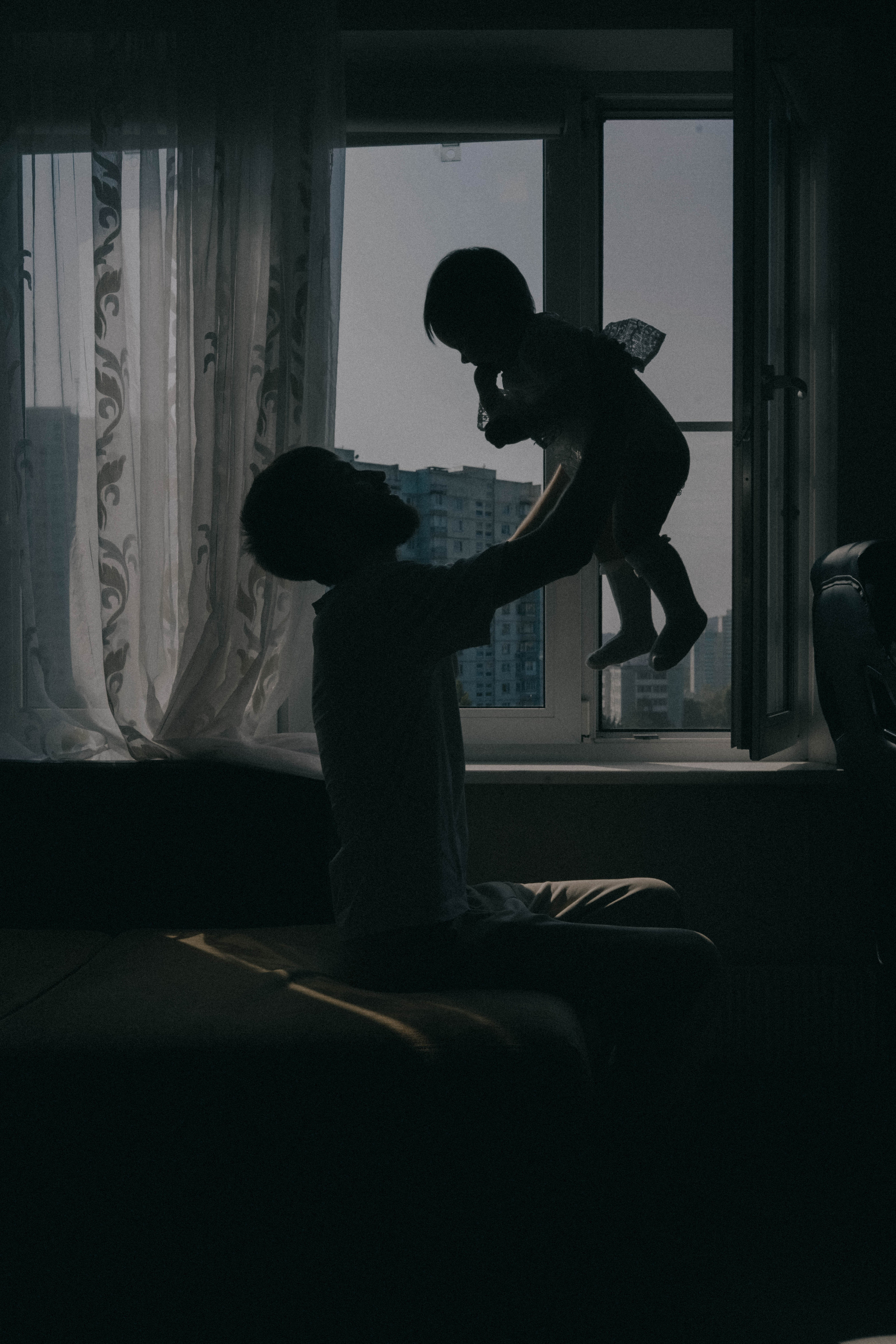 Она стала его нежностью. Семейный и свадебный фотограф