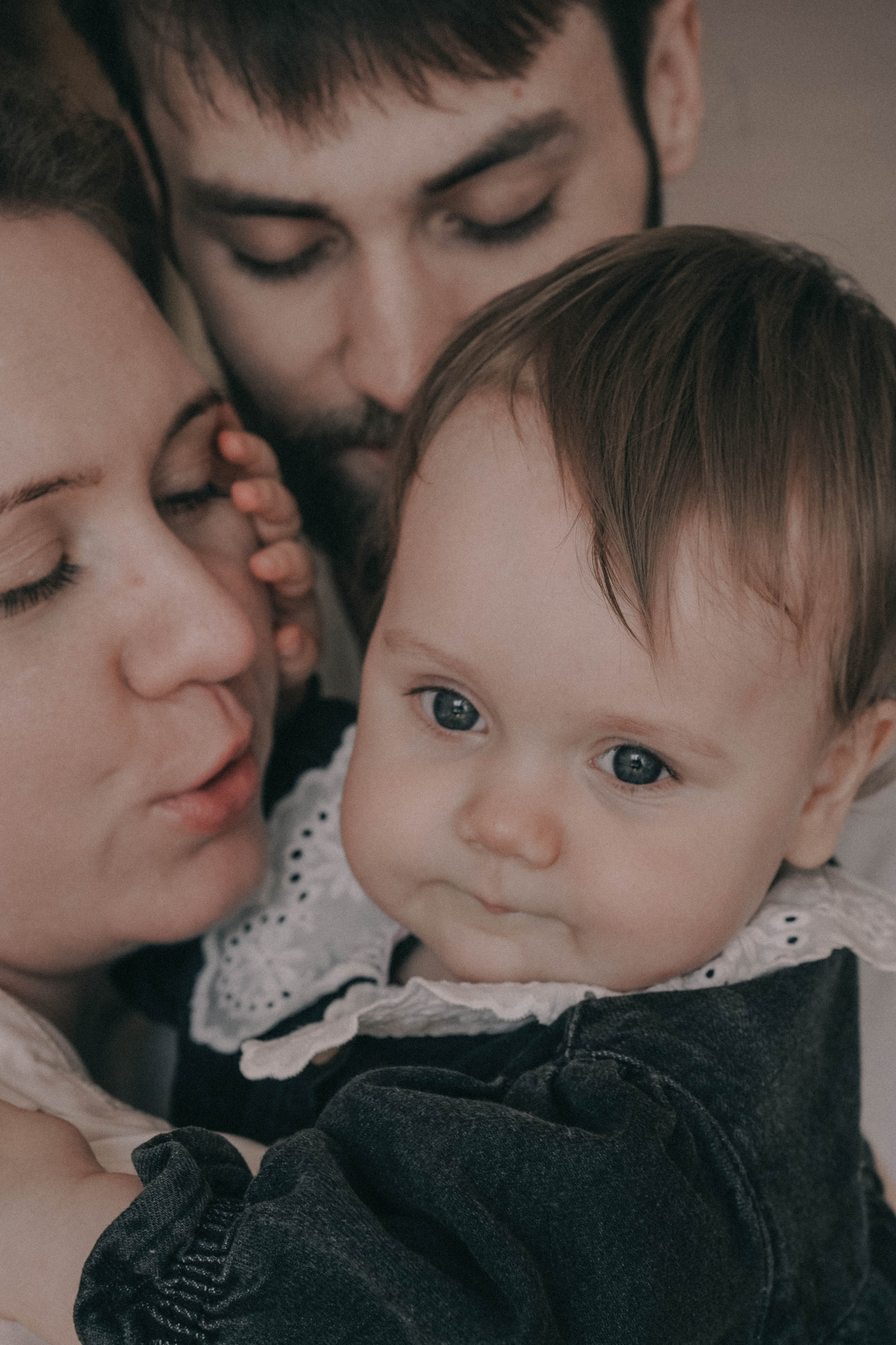 Она стала его нежностью. Семейный и свадебный фотограф