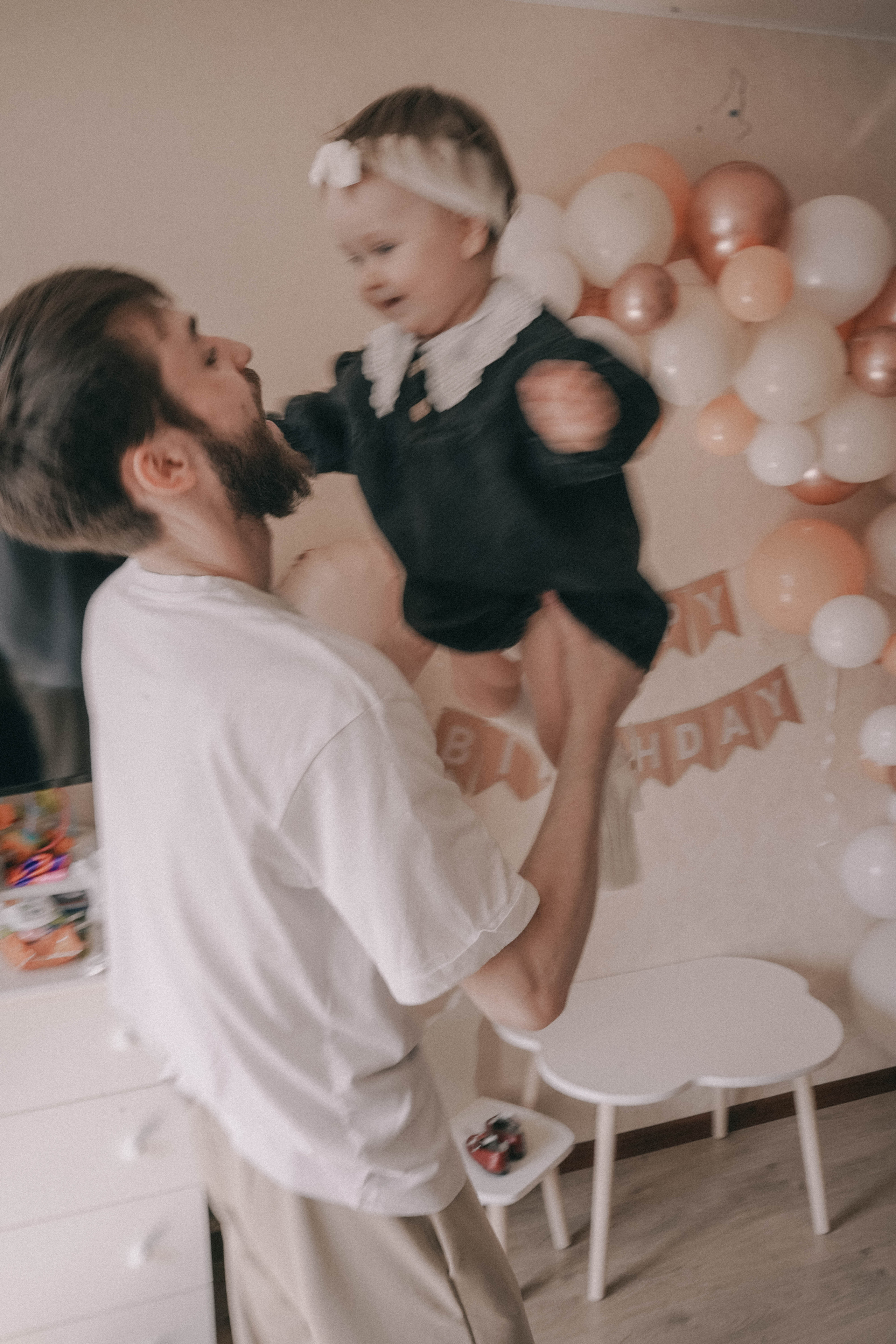 Она стала его нежностью. Семейный и свадебный фотограф