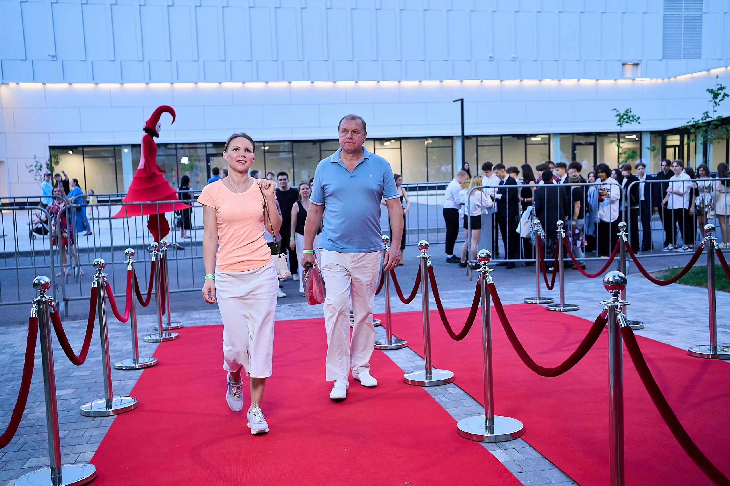 Выпускной 2024 концертный зал Академия ВТБ. Фотограф и Видеограф в Москве. Олег Корушев