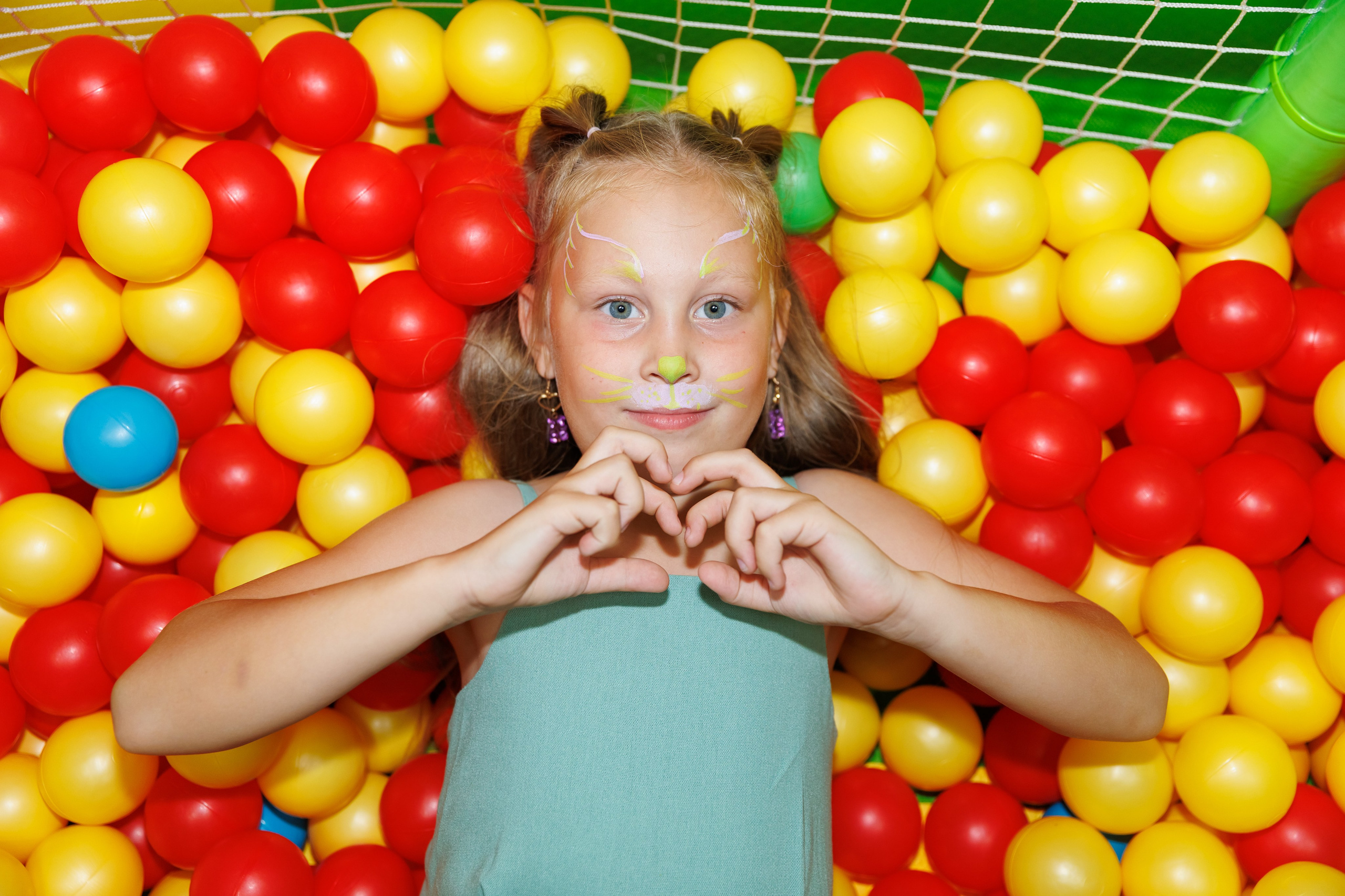 Детский лофт Алиса в стране чудес. Женский фотограф в Новосибирске Наталья Гресь