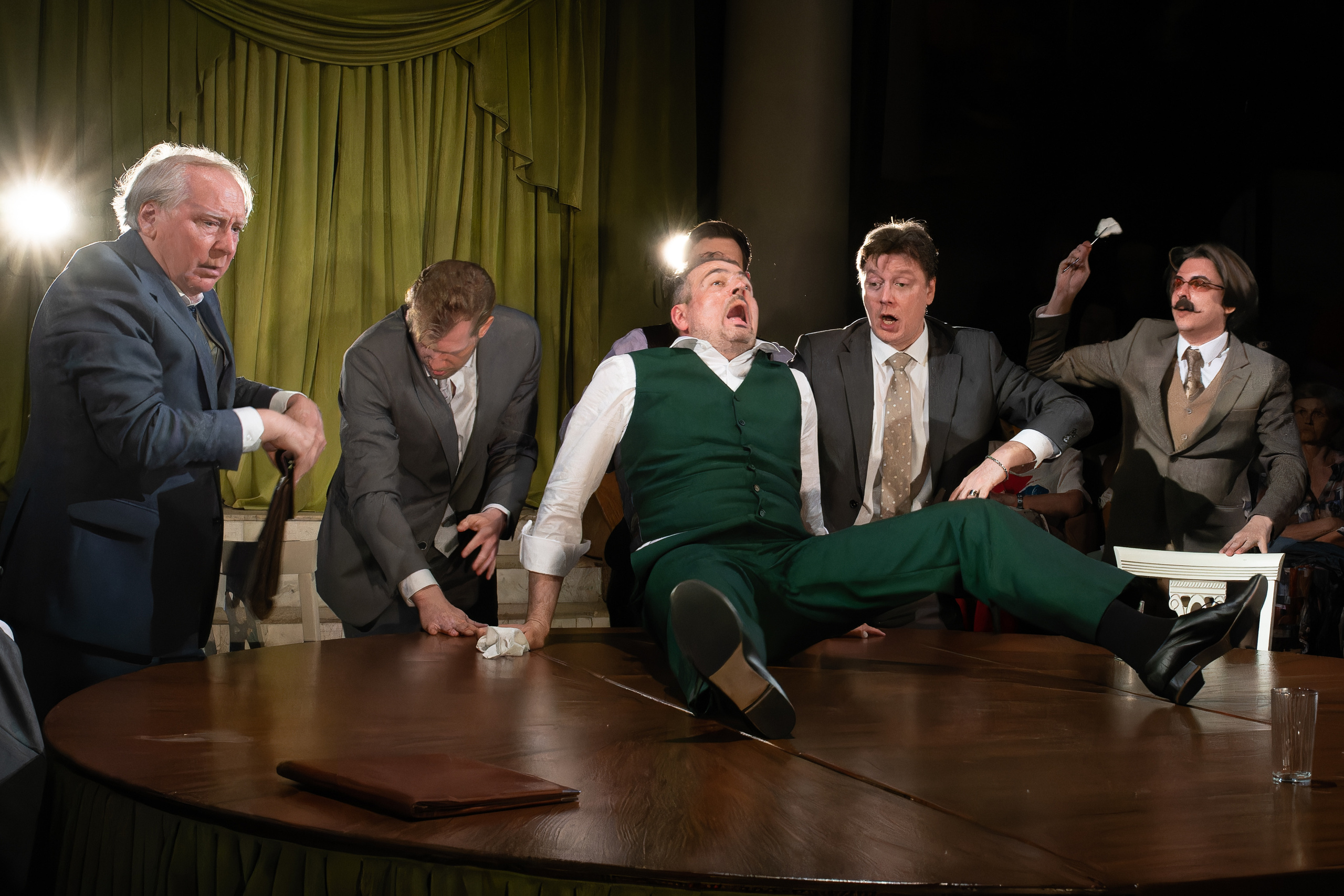 Театр Сфера: Ревизор. Сайт фотографа Сергея Абрамова