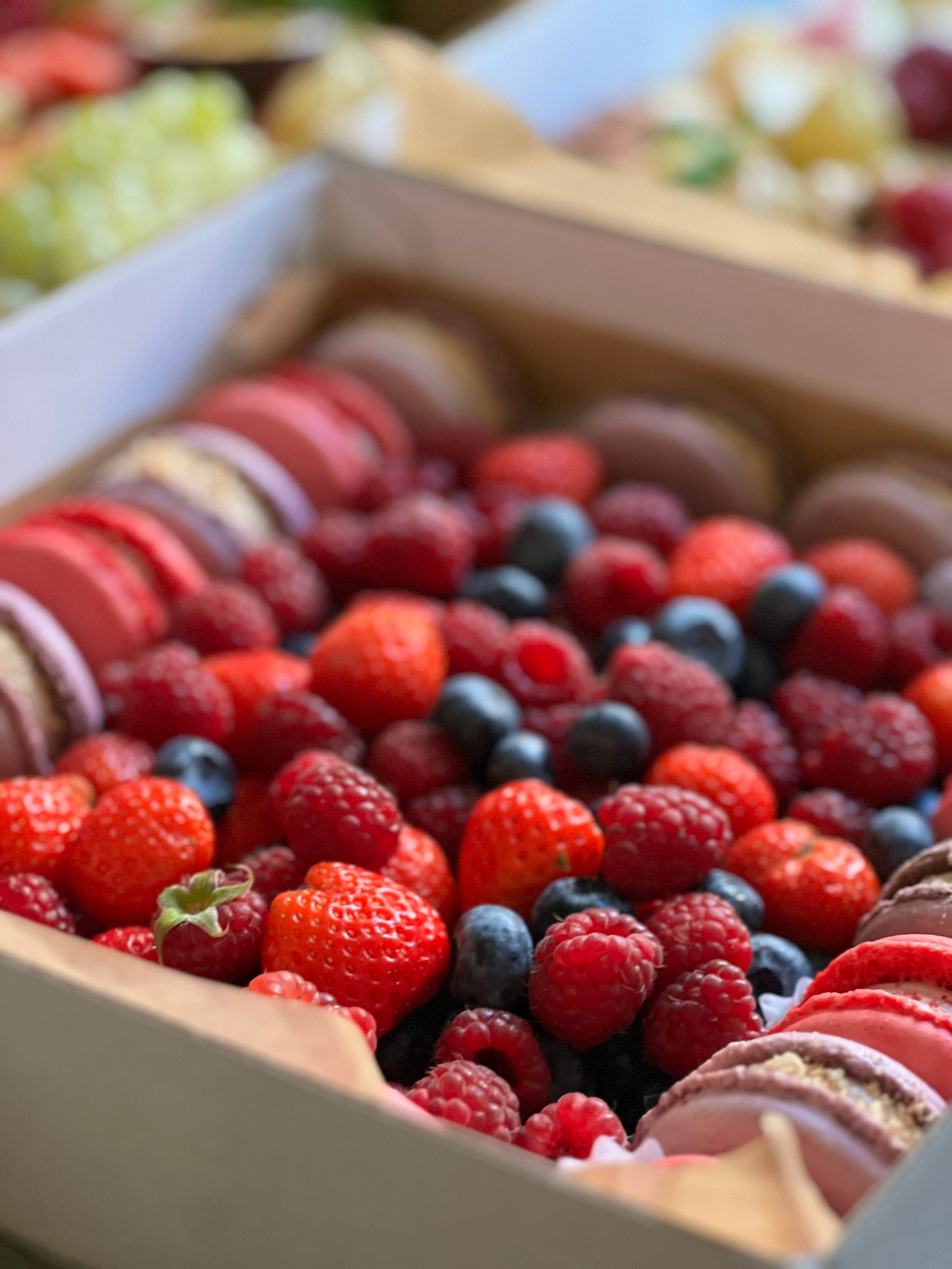 ГастроБоксы. Выездной кейтеринг, съедобные букеты, торты и сладости на заказ