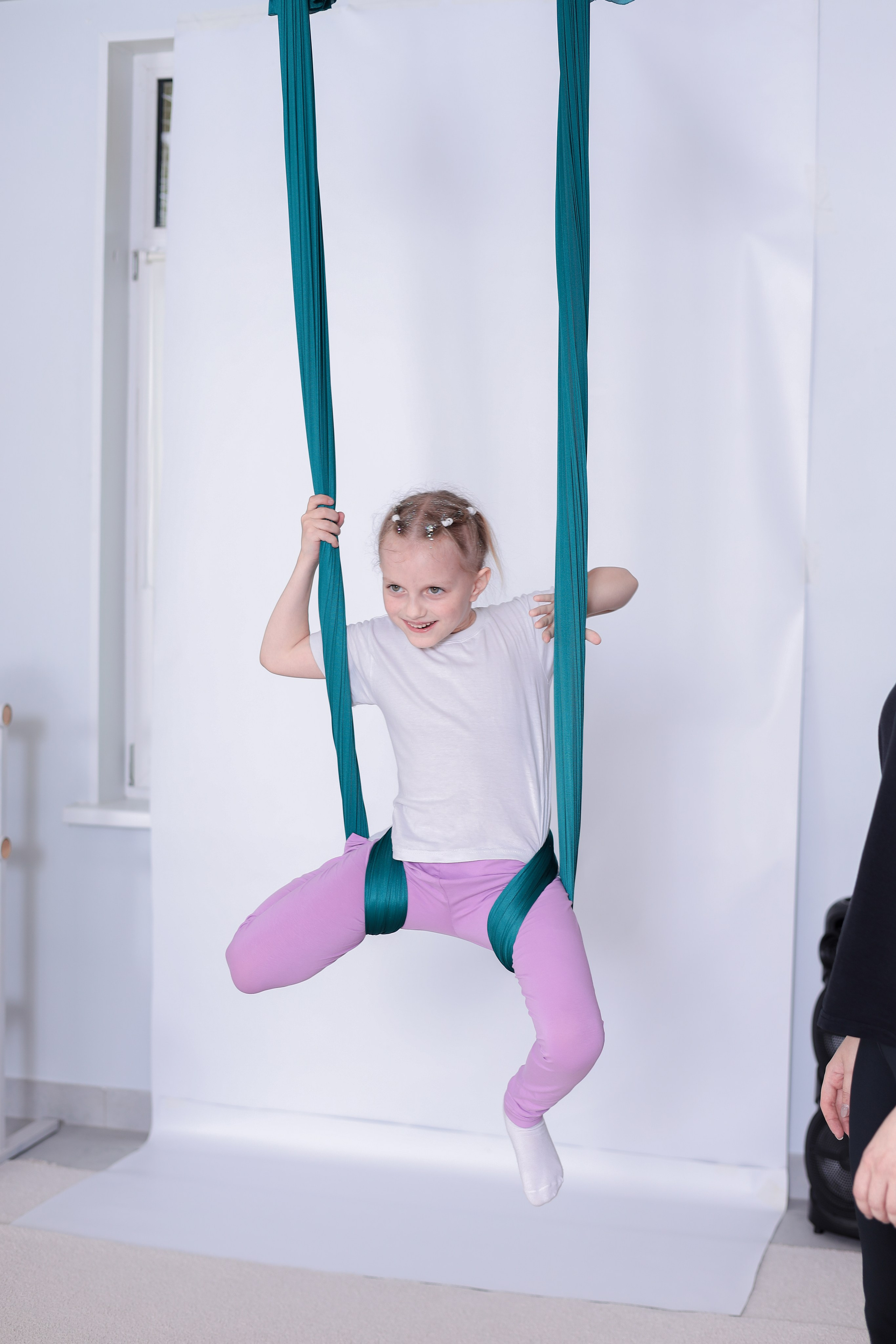 Детская аэройога. Фотограф Надршина Лилия