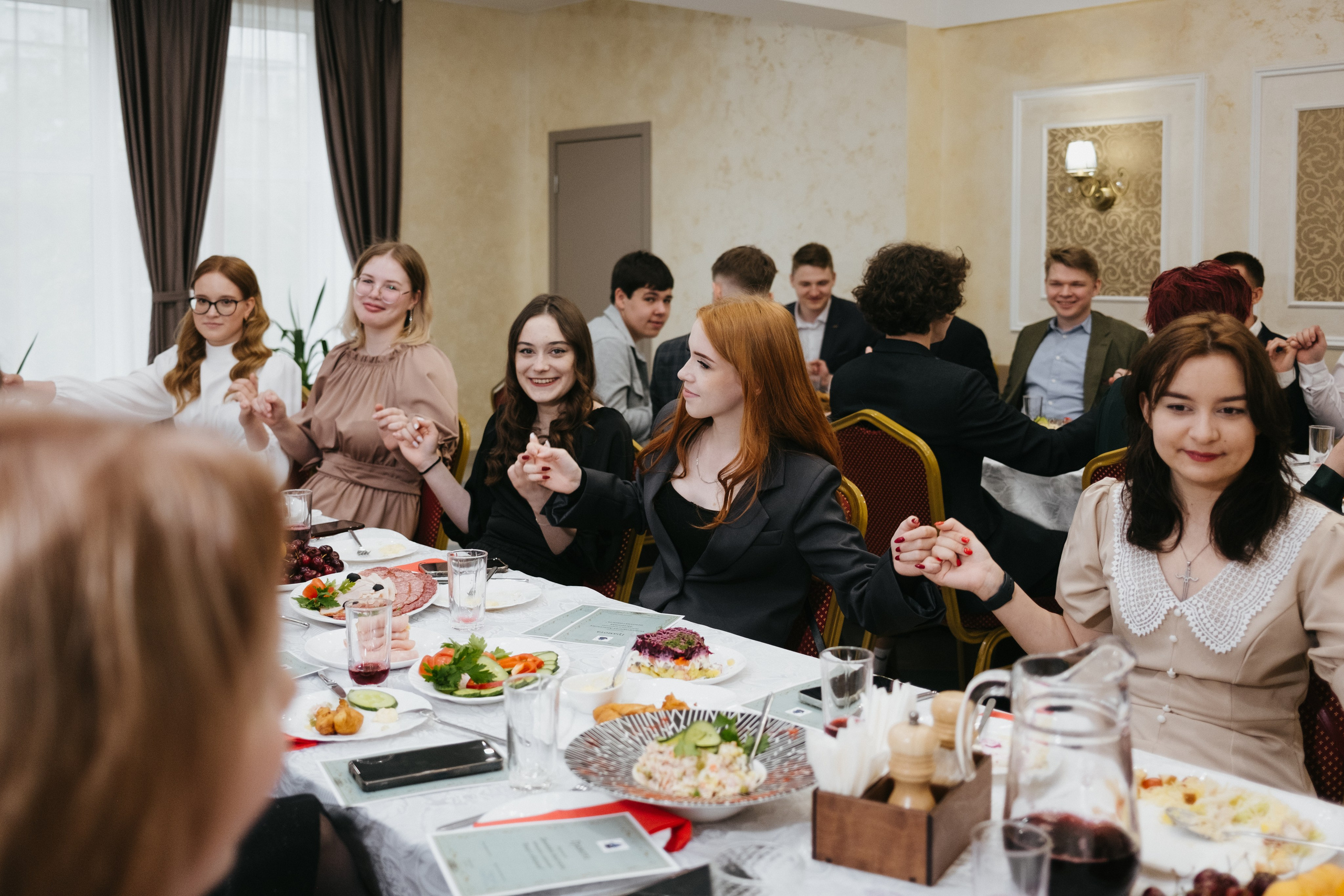 Выпускной 11 класс школы № 30. Свадебный и репортажной фотограф Денис Ожигин в Краснодаре и Краснодарском крае