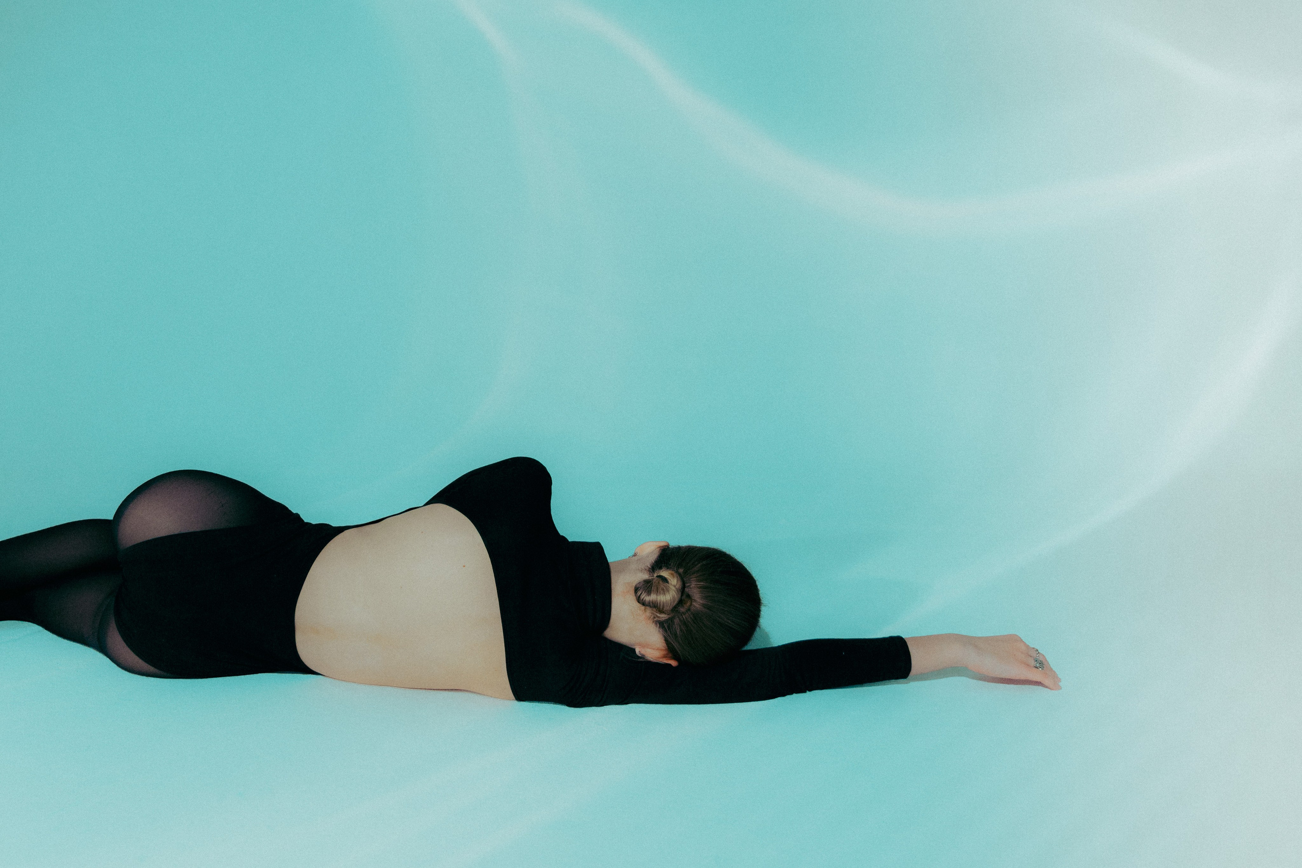 Полина циклорама. Фотограф Виола Янковская в Санкт-Петербурге