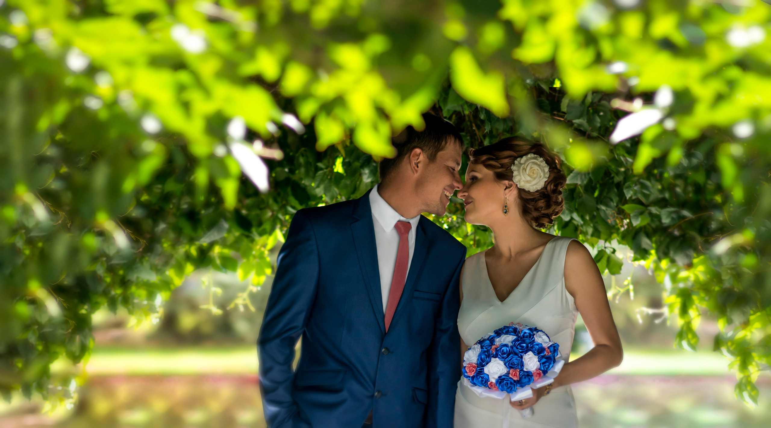 Свадебная Фотосессия в г. казани | Фотограф на Свадьбу в г. Казани Фотограф Садег Азарми тел. +79172288430 ✔ Сборы невесты и жениха✔ Утро невесты (детали, эмоции, подготовка)✔ Репортажная съёмка ЗАГСа и выездной регистрации✔ Свадебная прогулка✔ Фотосъёмка банкета и вечеринки✔ Креативные и тематические свадьбы✔ Свадьба на природе (лайфстайл)✔ Девичники и мальчишники