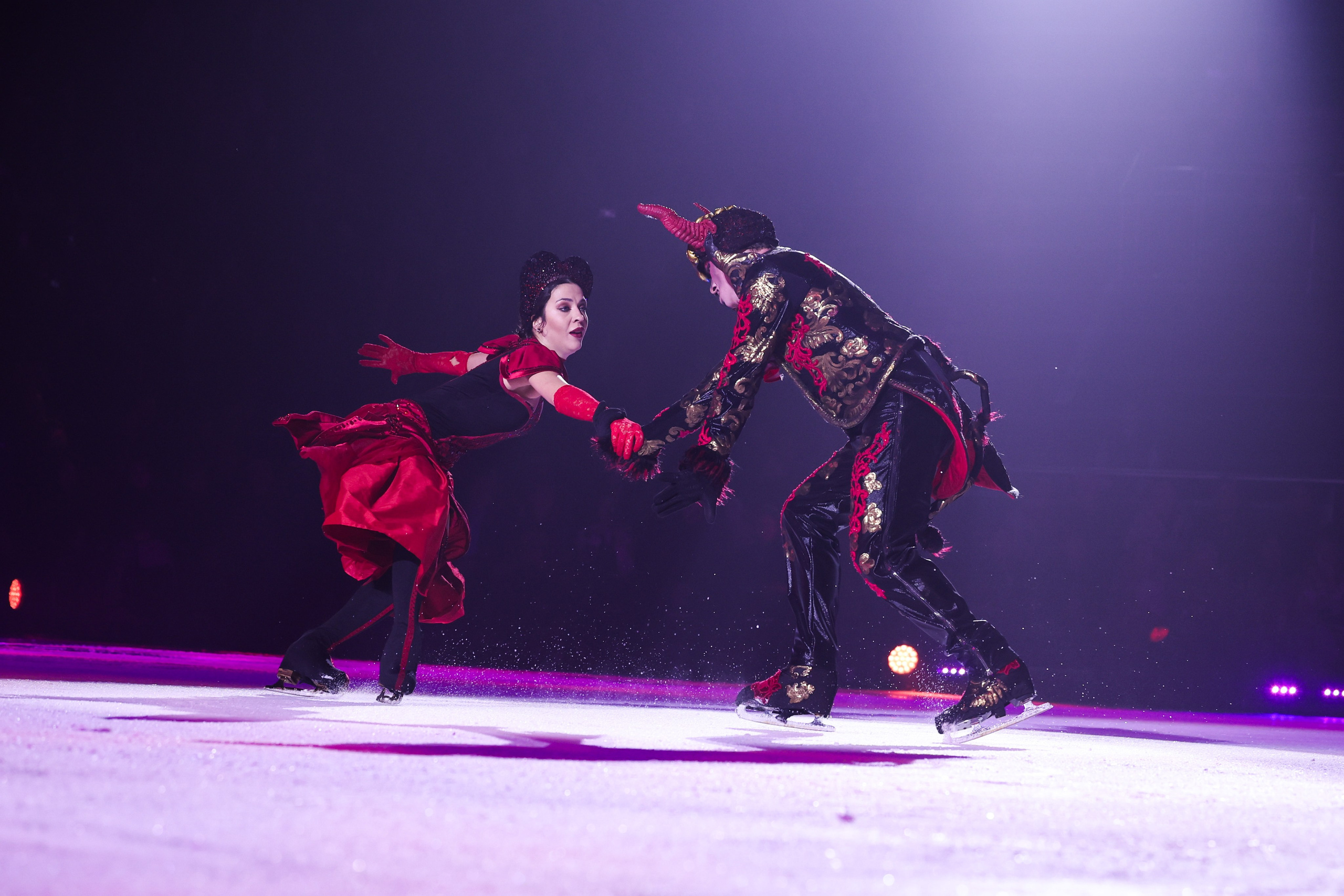 «Вечера на хуторе» ледовое шоу 25.12.2025. Спортивный и репортажный фотограф Антон Тереханов