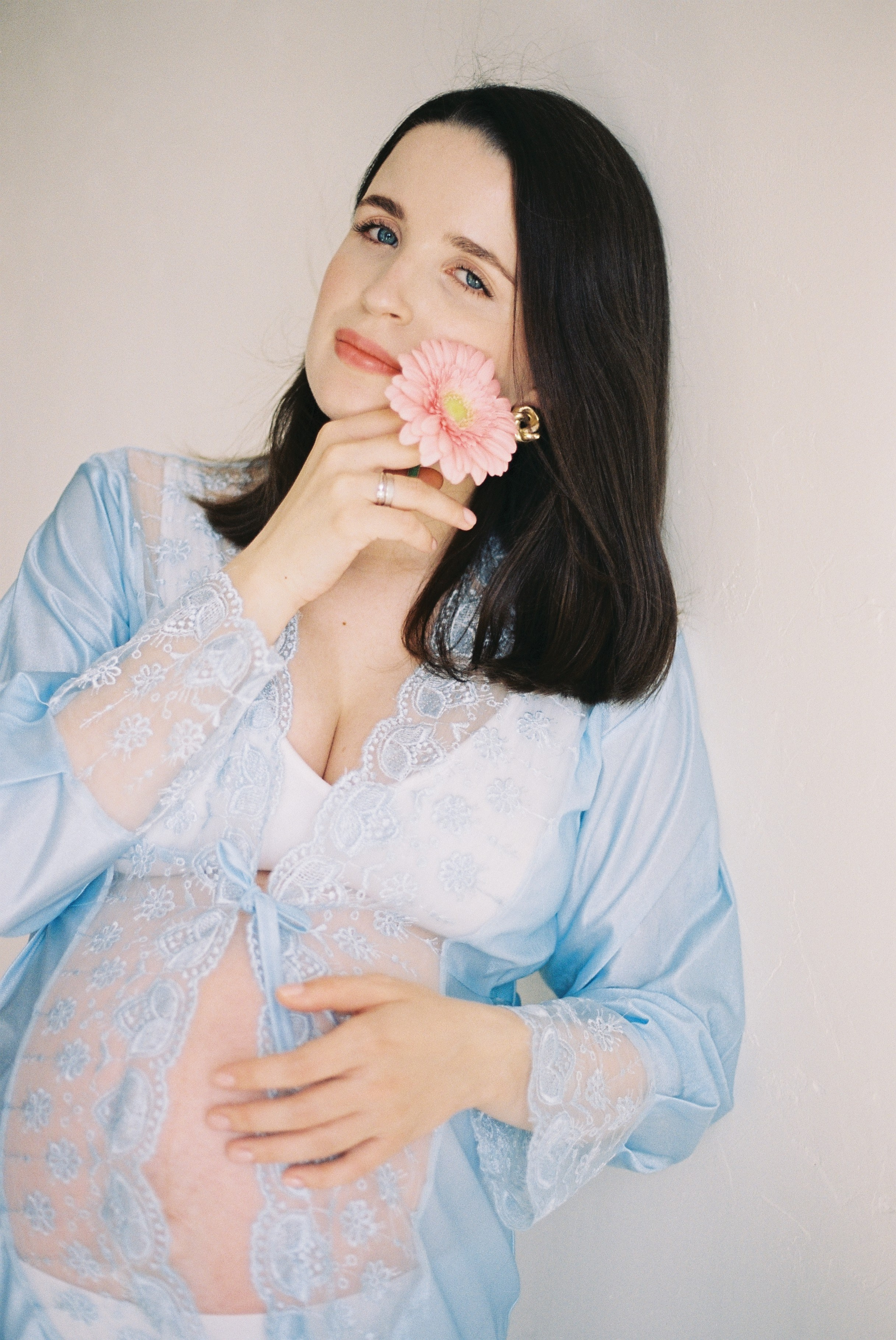 Алина в ожидании, пленка. Профессиональный Фотограф во Владимире, в Москве и в Суздале — Полина Романычева