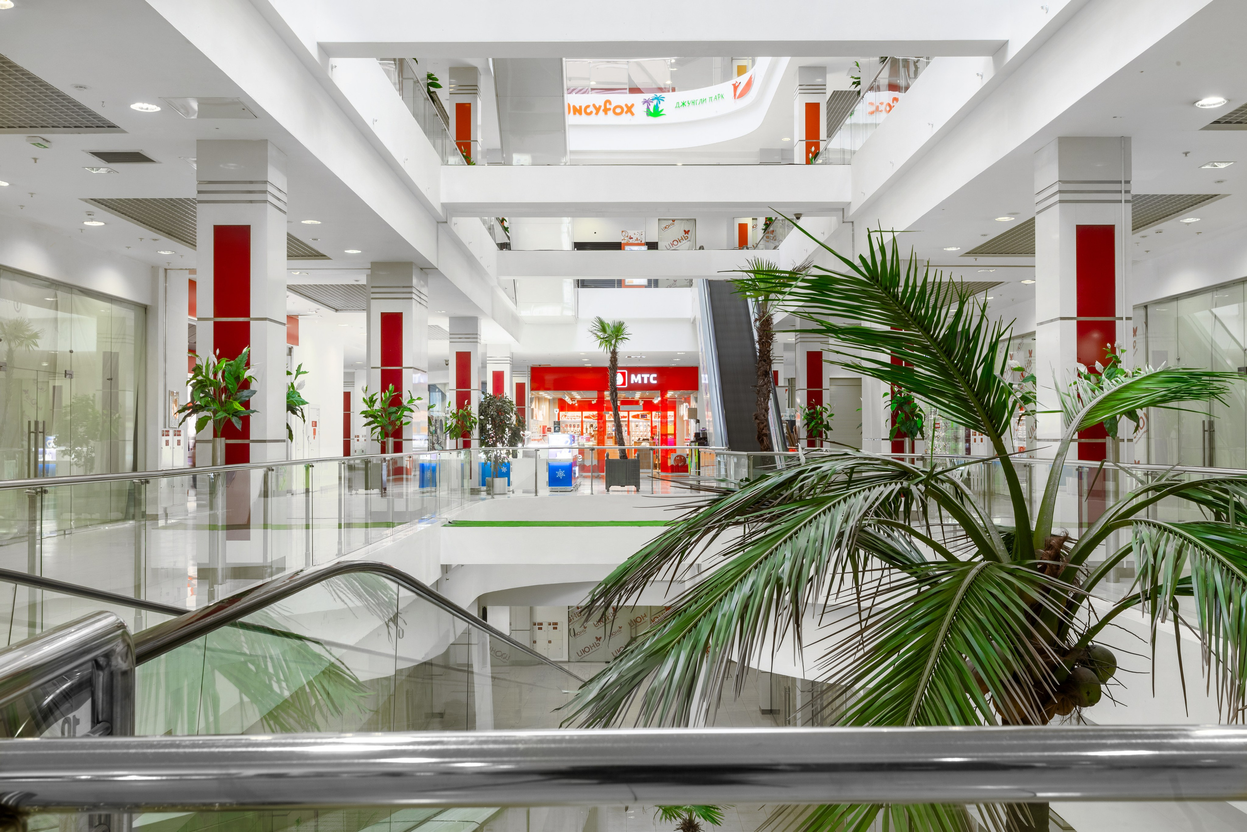 Фотосъмка ТРЦ «Июнь». Интерьерный фотограф и ретушер в Красноярске Денис Антропов