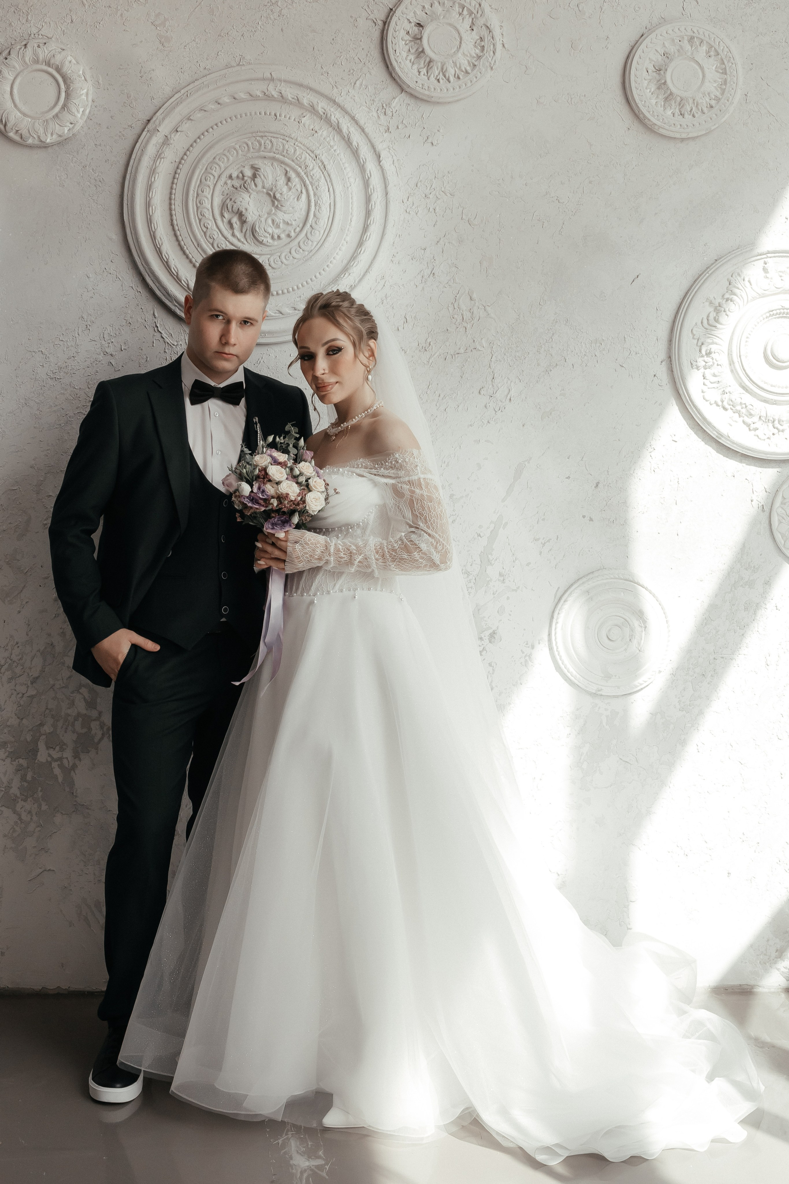 Студийная фотосессия молодоженов