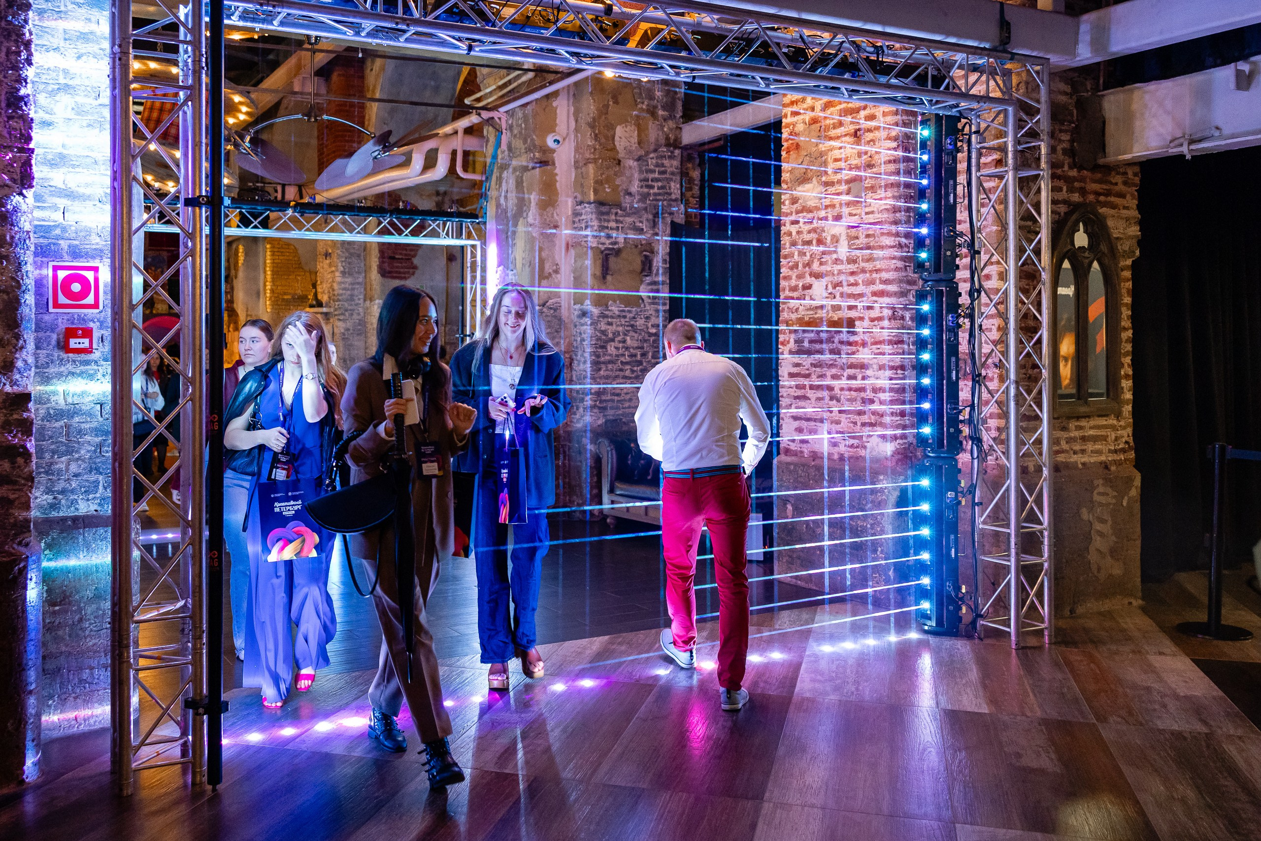 Форум «Креативный Петербург». Фотограф в Санкт-Петербурге — Сергей Петров