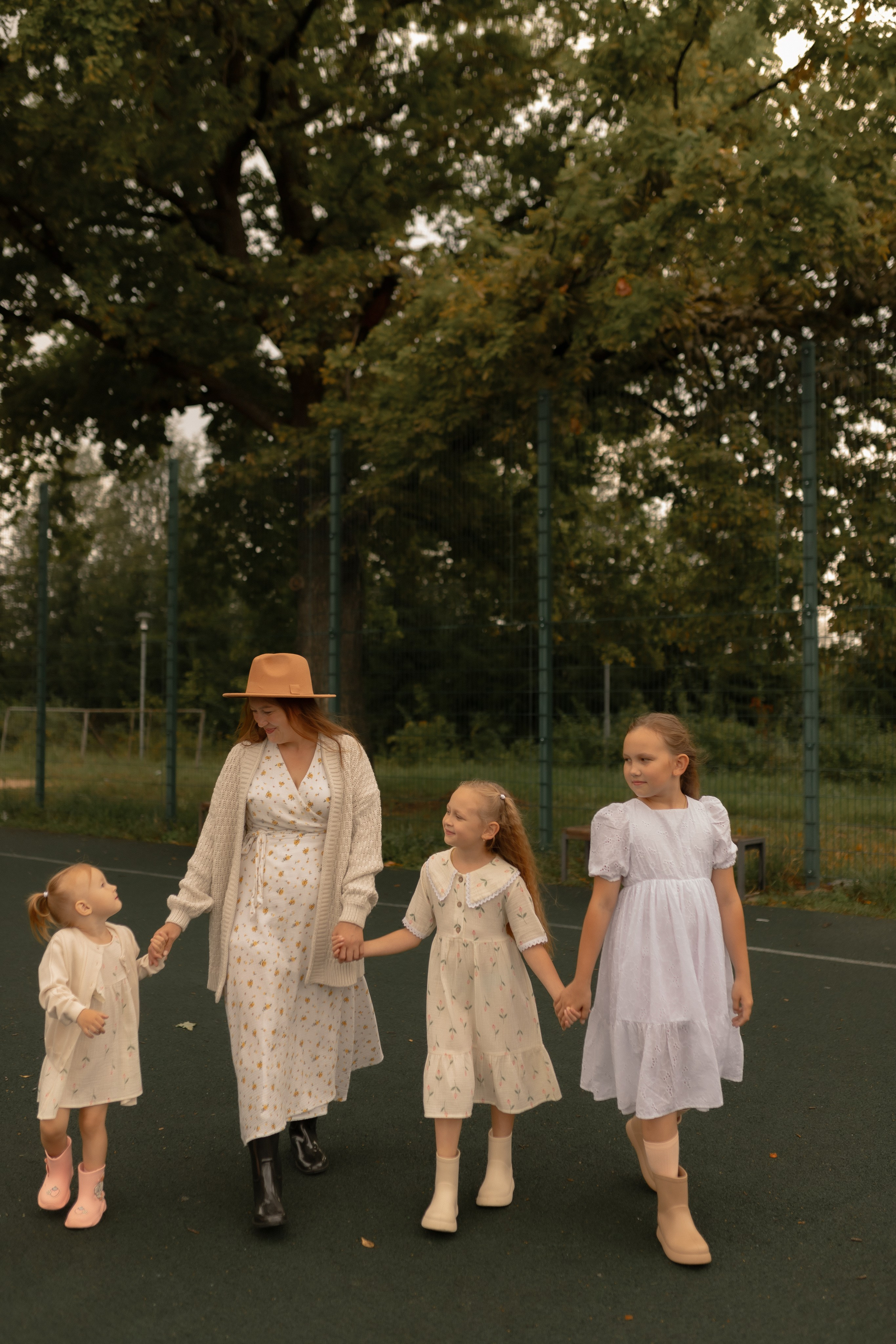 Мама Алина, Маша, Дина и Анечка. Фотограф Татьяна Семенова