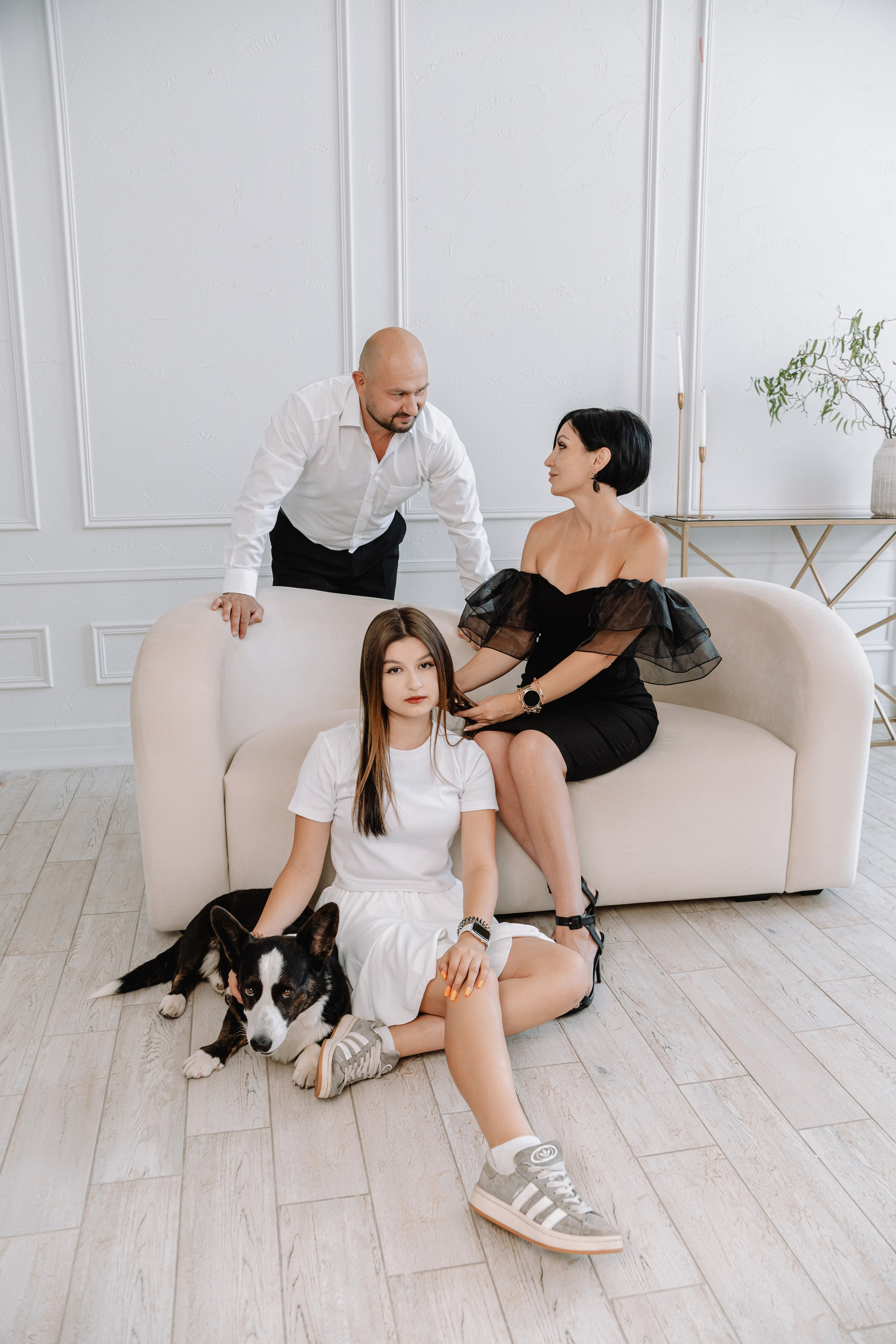 Евгения, Михаил и Дарина и собачка Чарли. Фотограф Воронеж Варвара