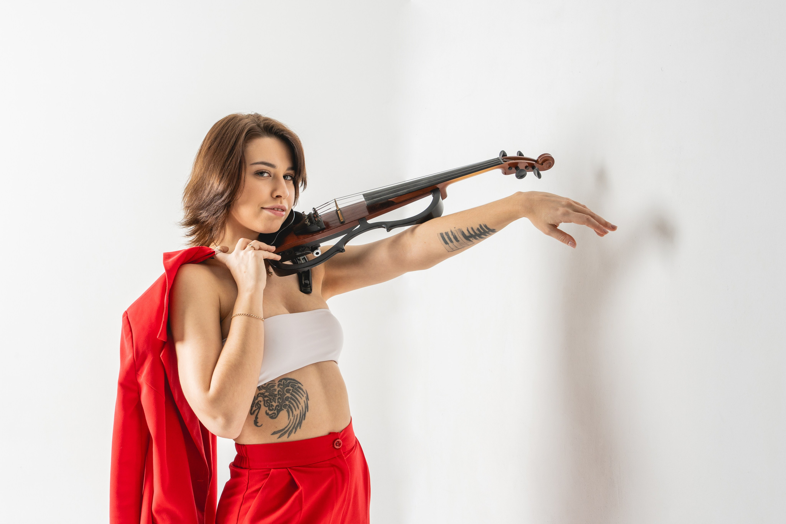 Актриса и музыкант в одном лице. Фотосессия Евы. Занимаюсь профессиональной фотографией и живу рядом с Байкалом. Работаю в разных жанрах