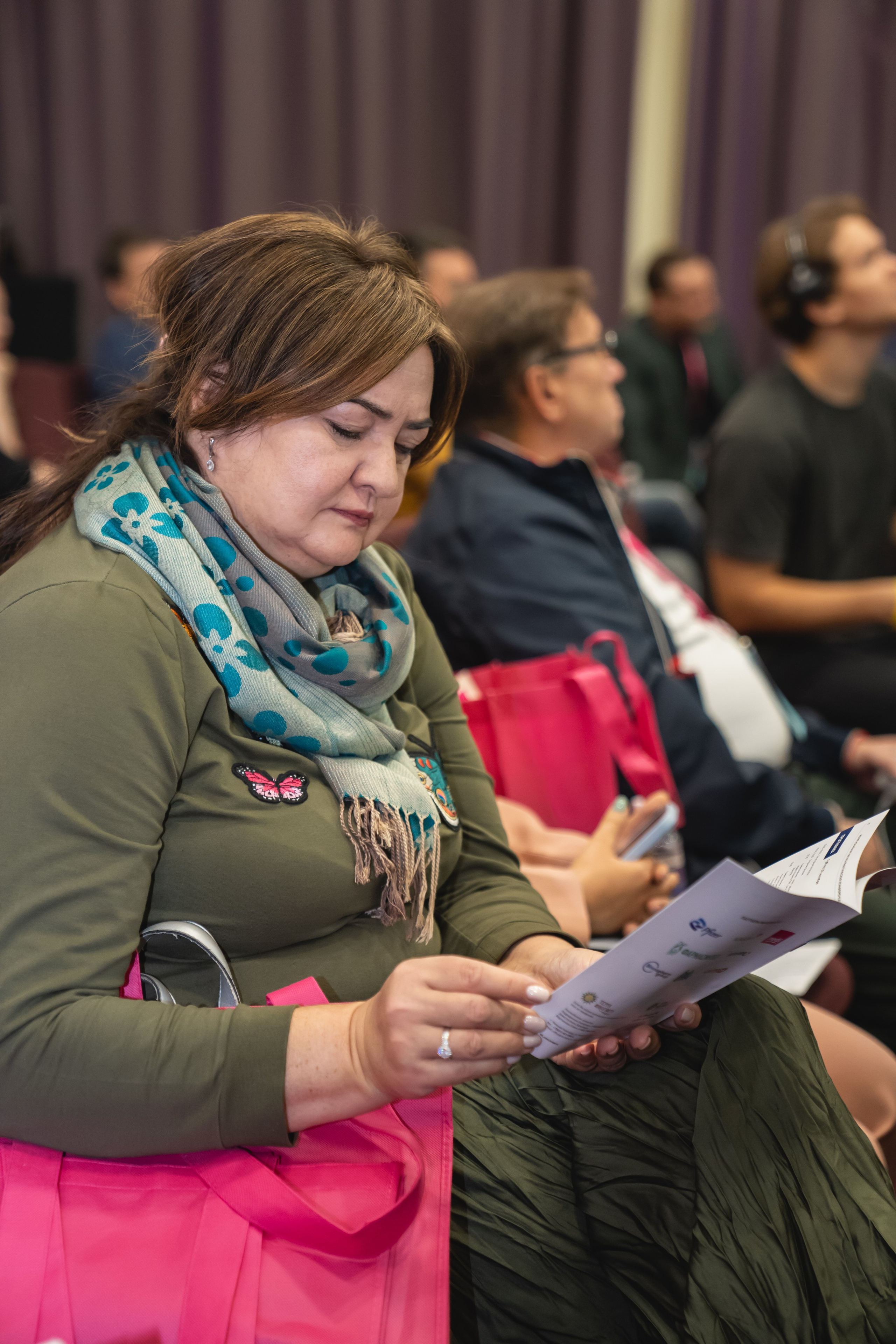 Фотосессия форумов, конференций. Занимаюсь профессиональной фотографией и живу рядом с Байкалом. Работаю в разных жанрах