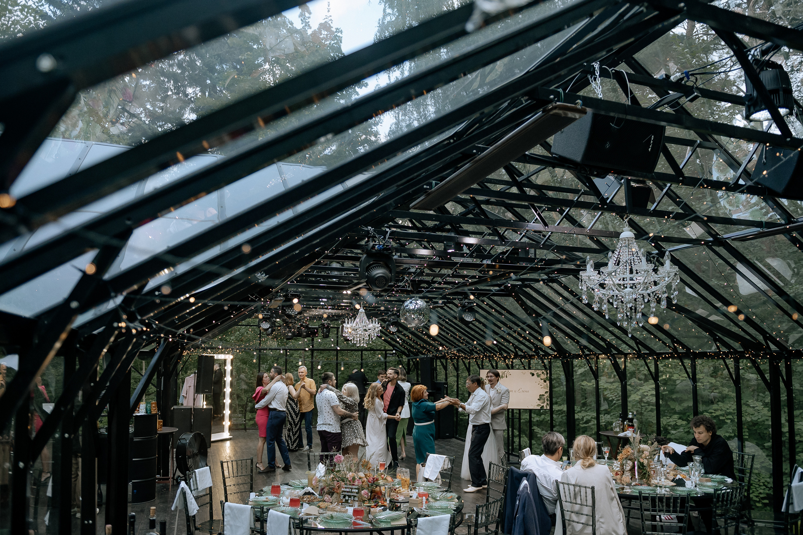 Свадебная фотосессия на площадке Forest Dew. Свадебный фотограф Москва — Сергей и Татьяна
