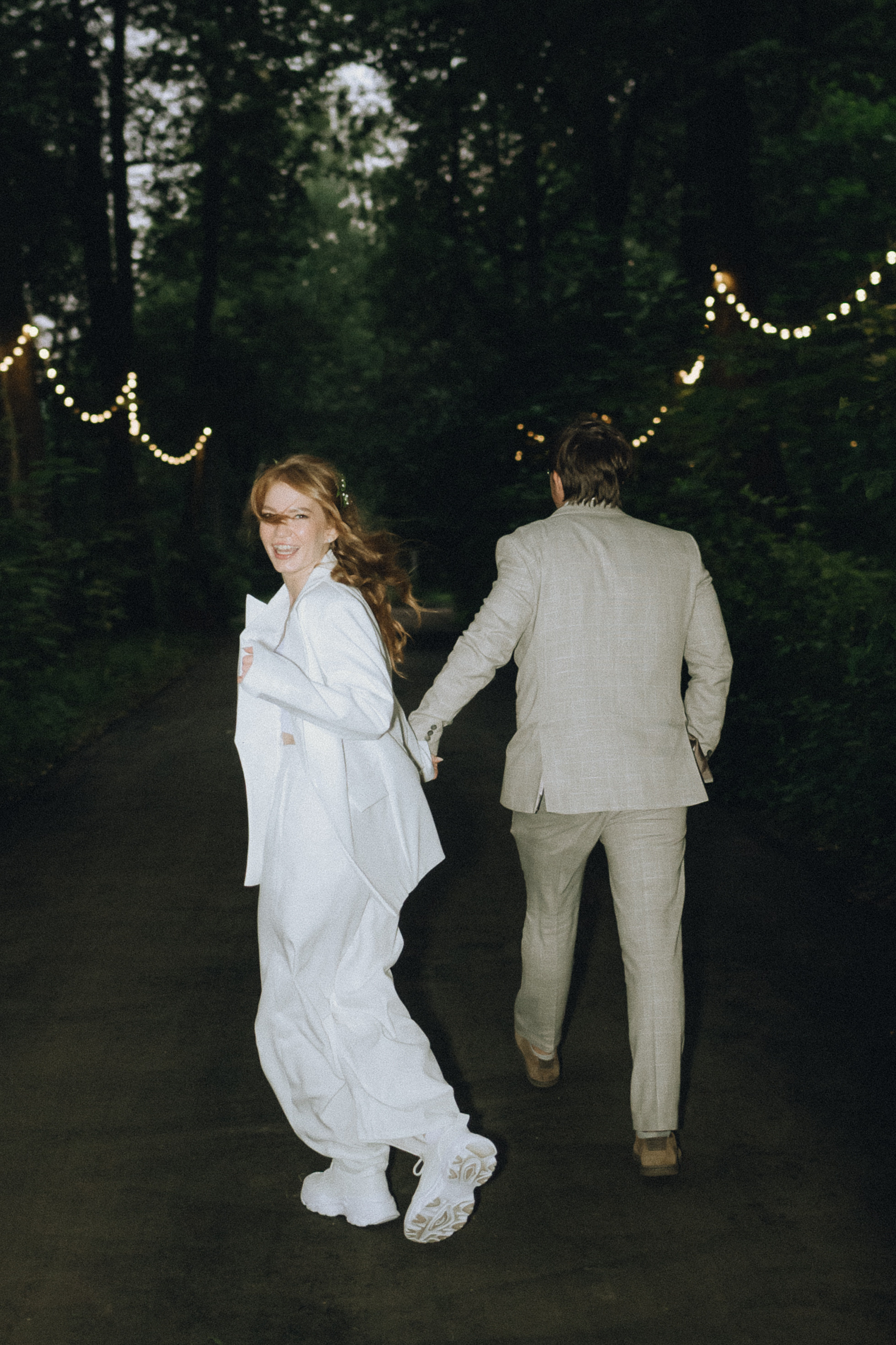 Плёночная фотография жениха и невесты 