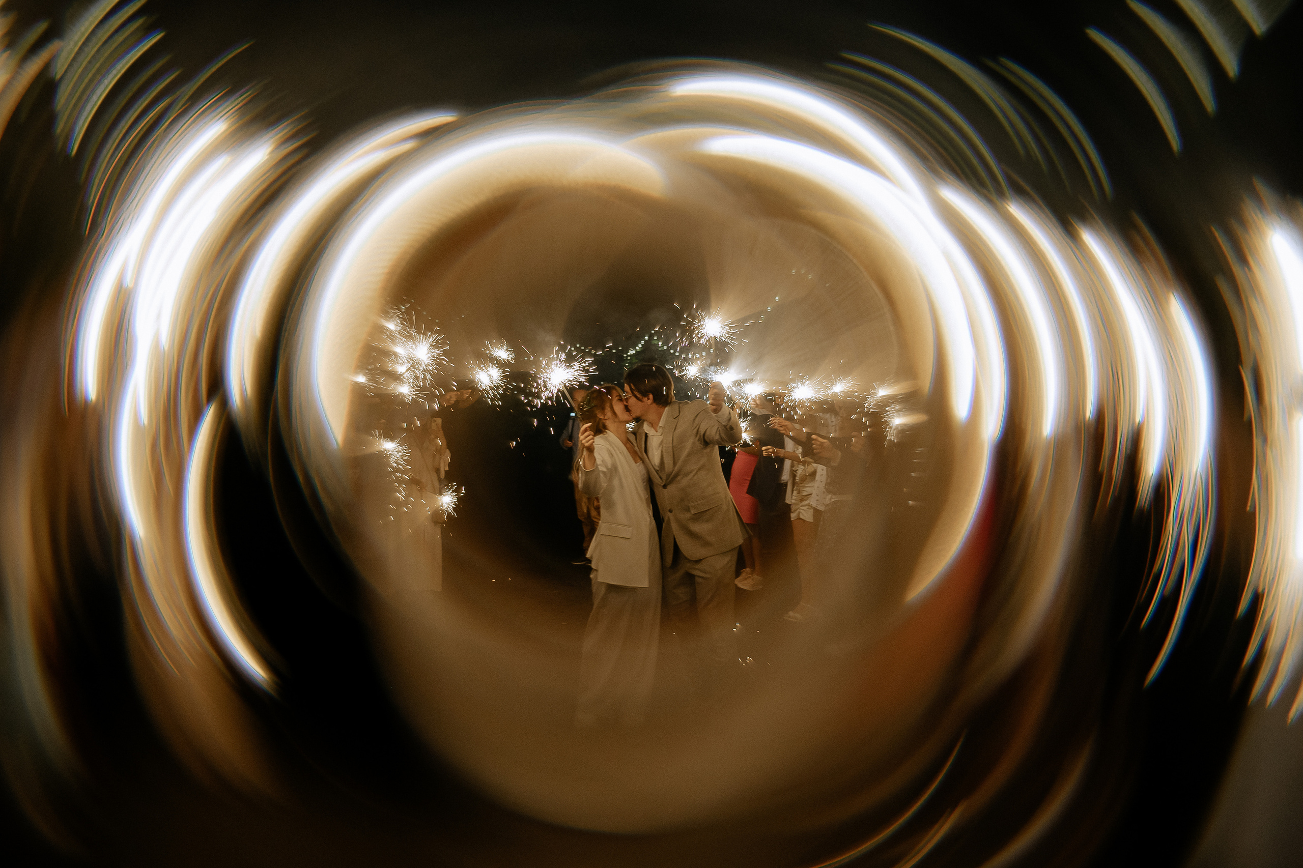 Бенгальские огни на свадебной площадке Forest Dew