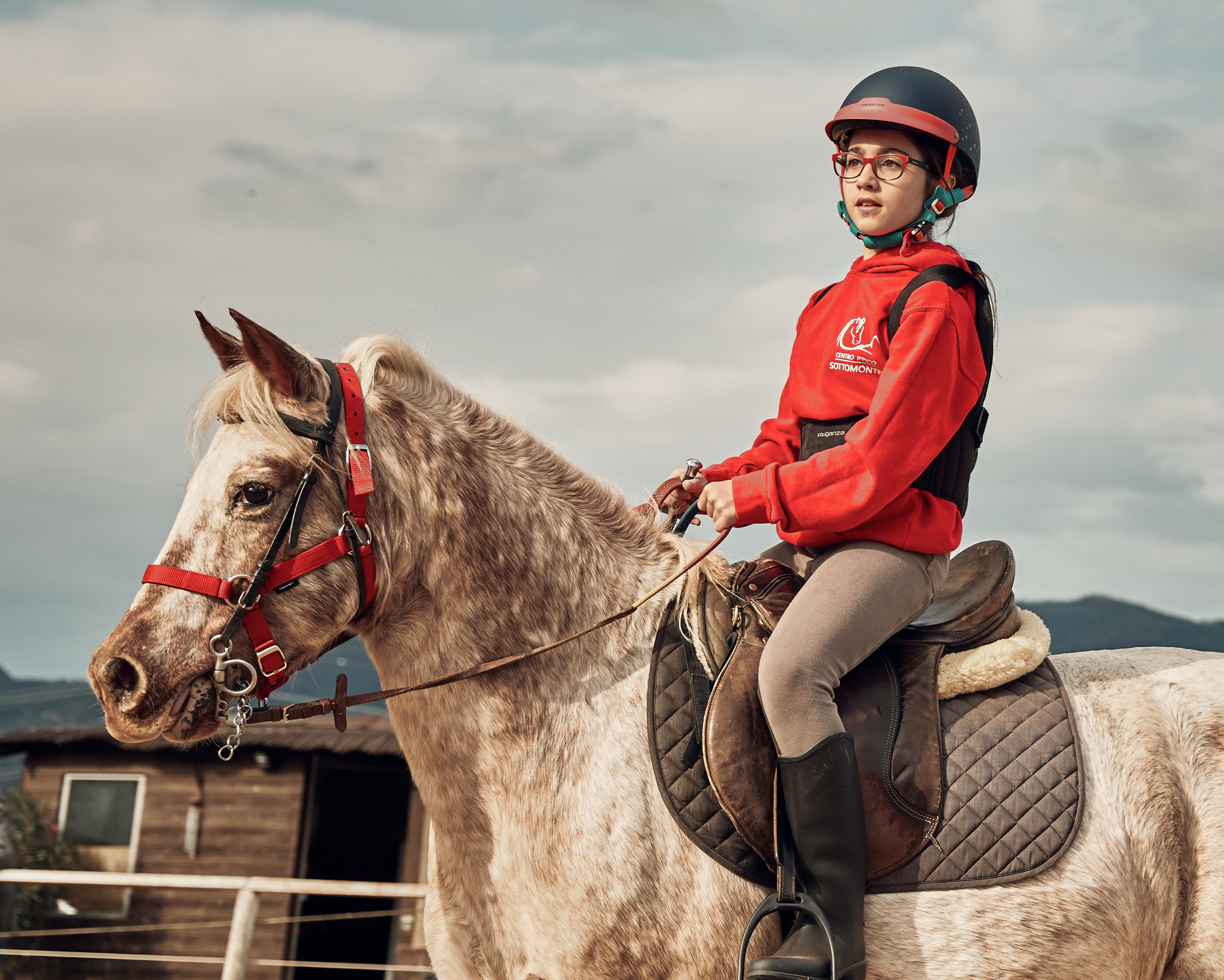 Reportage di bambini e pony. Fotografo di famiglie e ritrattista in Italia (Toscana)