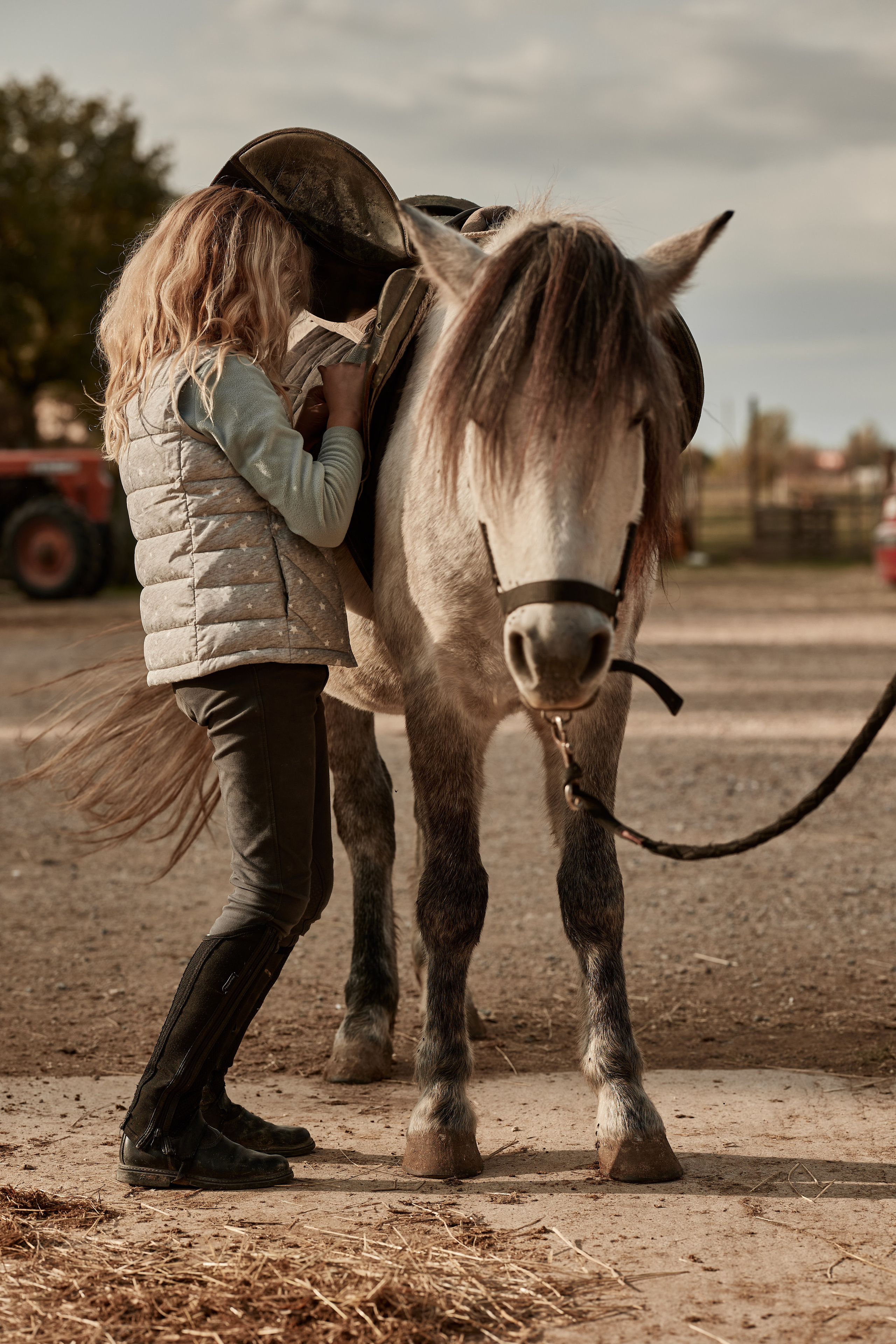 Reportage di bambini e pony. Fotografo di famiglie e ritrattista in Italia (Toscana)
