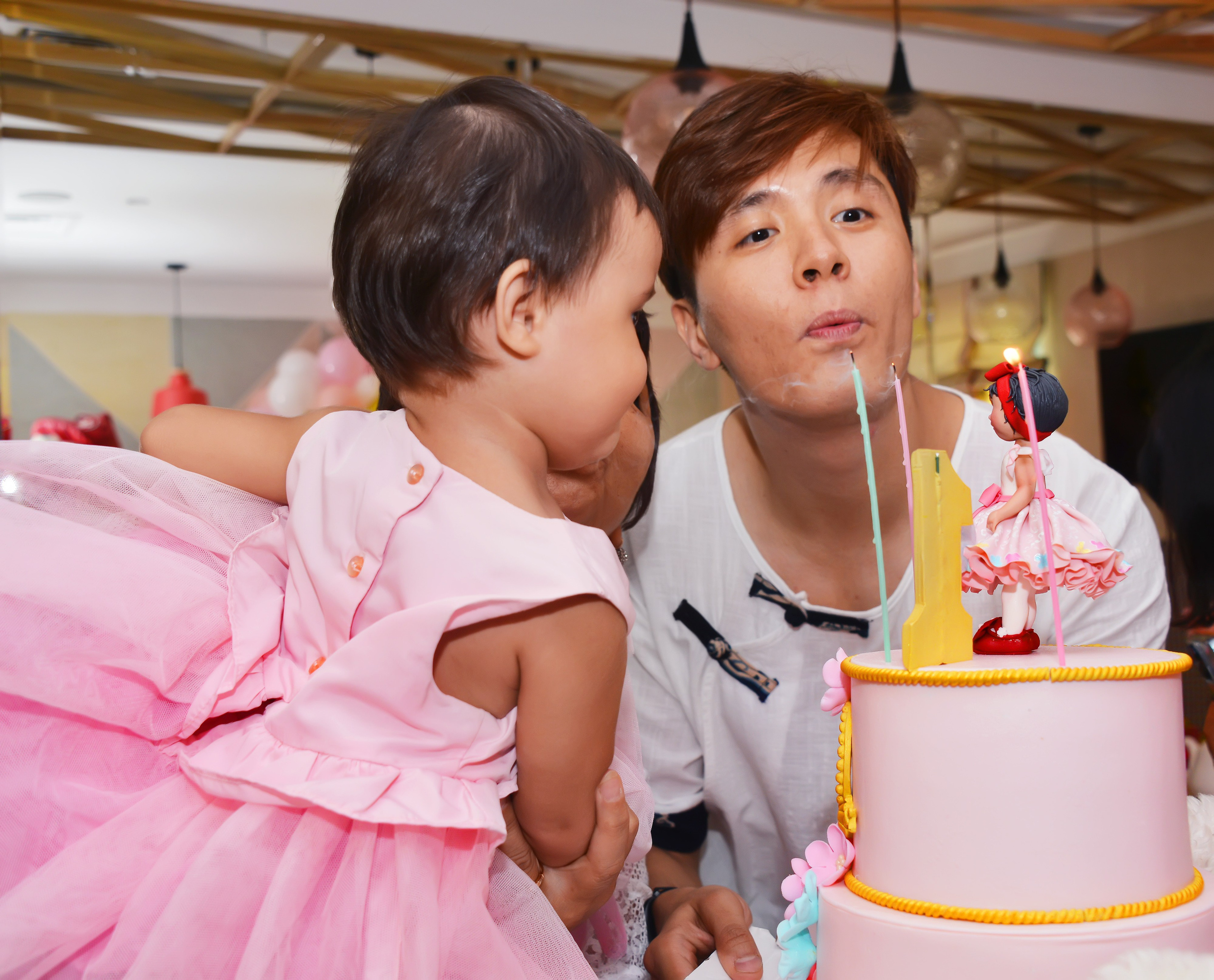 Дети-5 (Адель-1годик). Фотосъёмка. Фотограф Сергей Авдеев-семейный и детский фотограф в Алматы