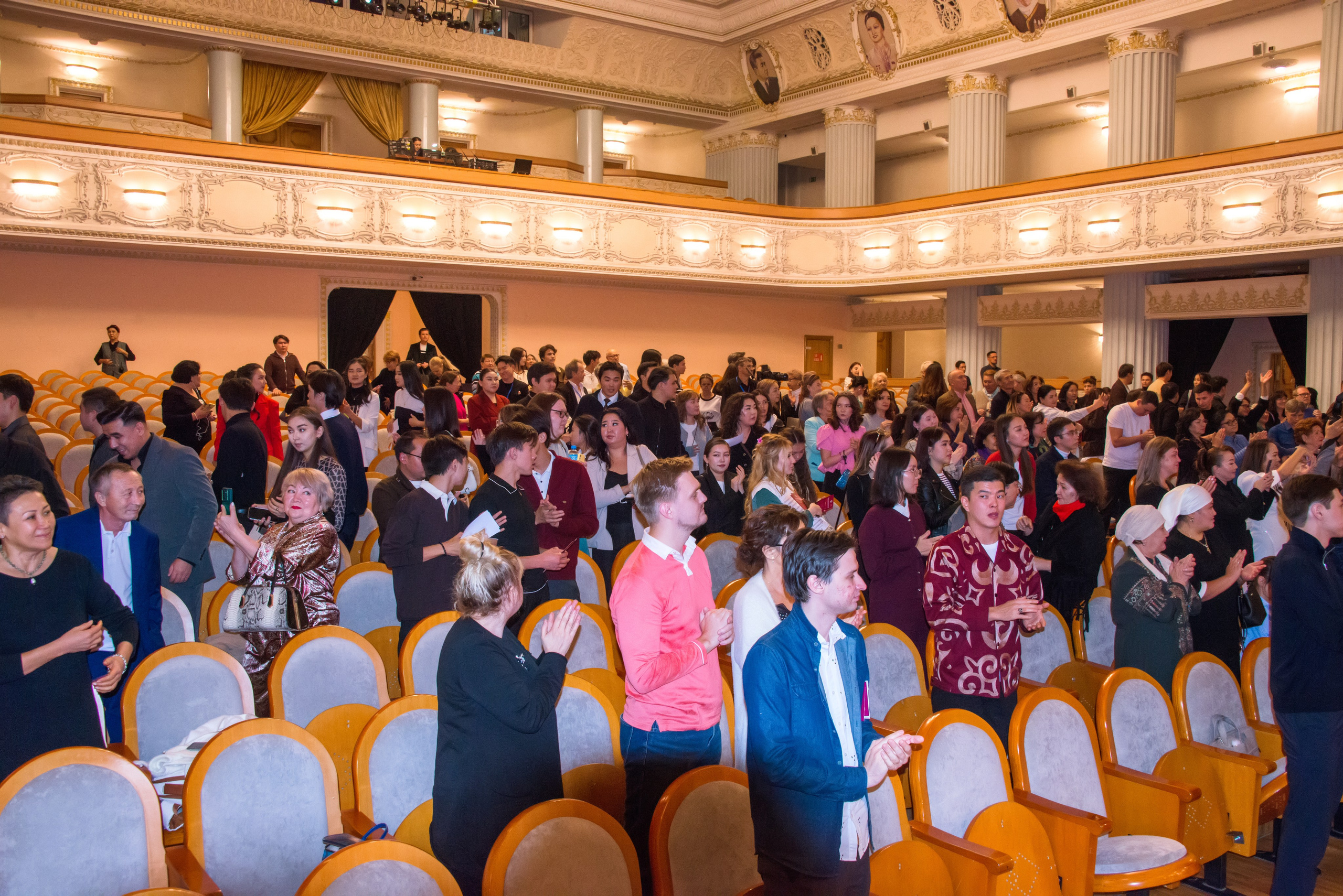 Конкурс вокалистов Бибигуль Тулегеновой (25.09.2025.). Фотосъёмка. Фотограф Сергей Авдеев-семейный и детский фотограф в Алматы