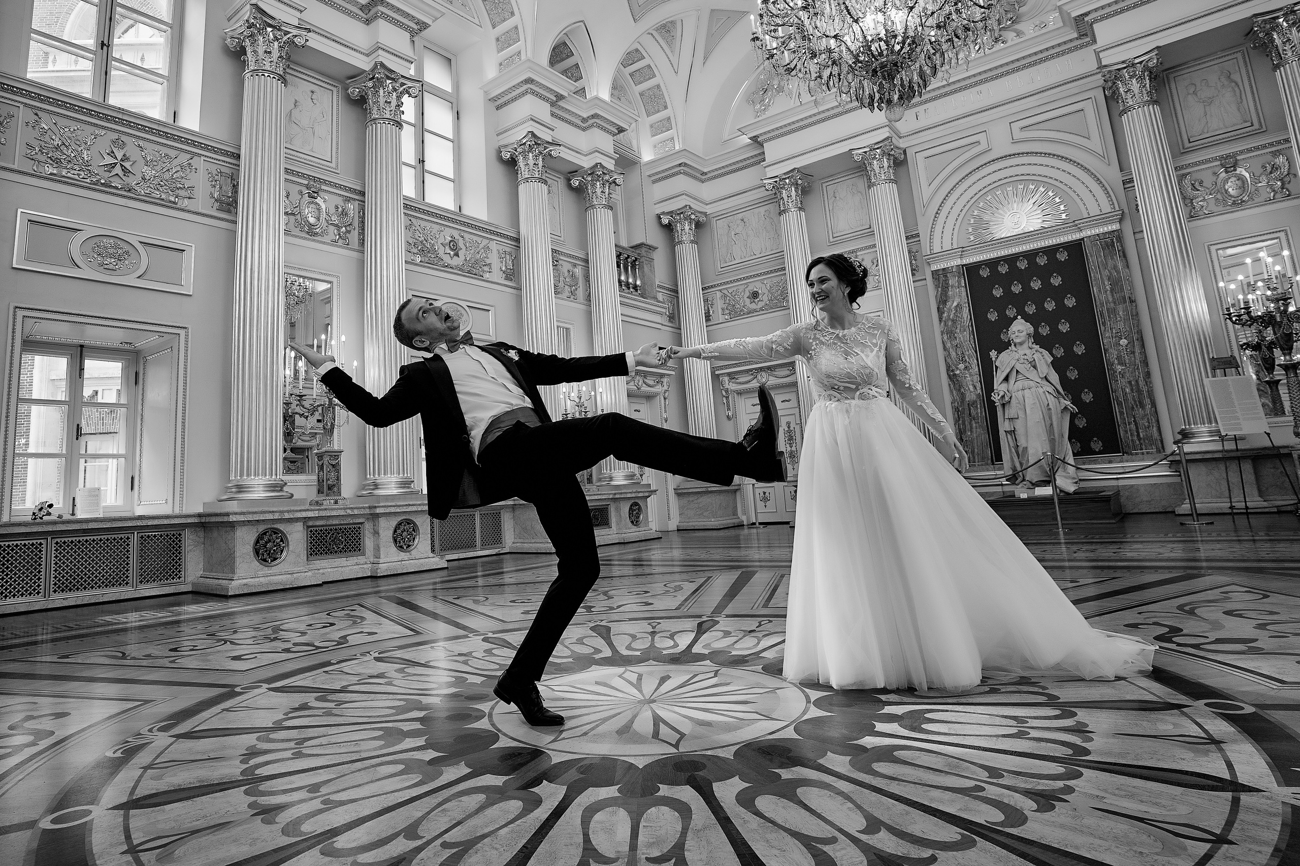 Жених упал во время свадебного танца Свадебная фотосъемка в Москве. Свадебный фотограф в Москве Сергей Гаварос. 