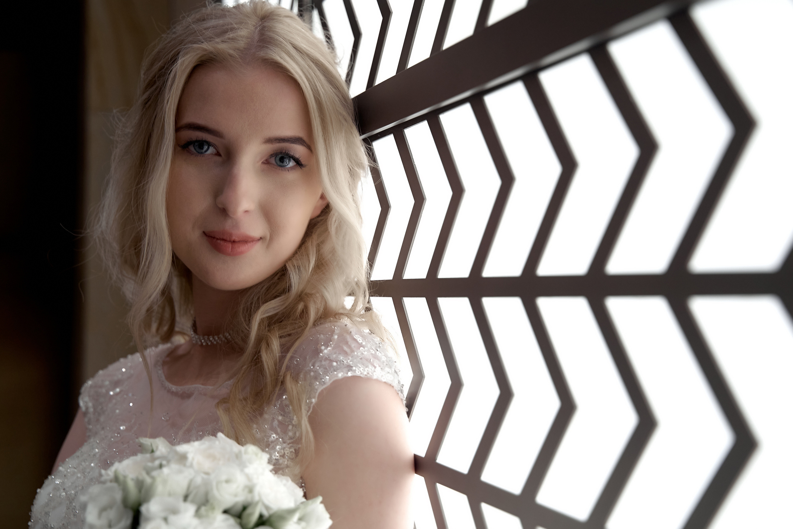 портрет невесты в необычном ракурсе Свадебная фотосъемка в Москве. Свадебный фотограф в Москве  Сергей Гаварос.