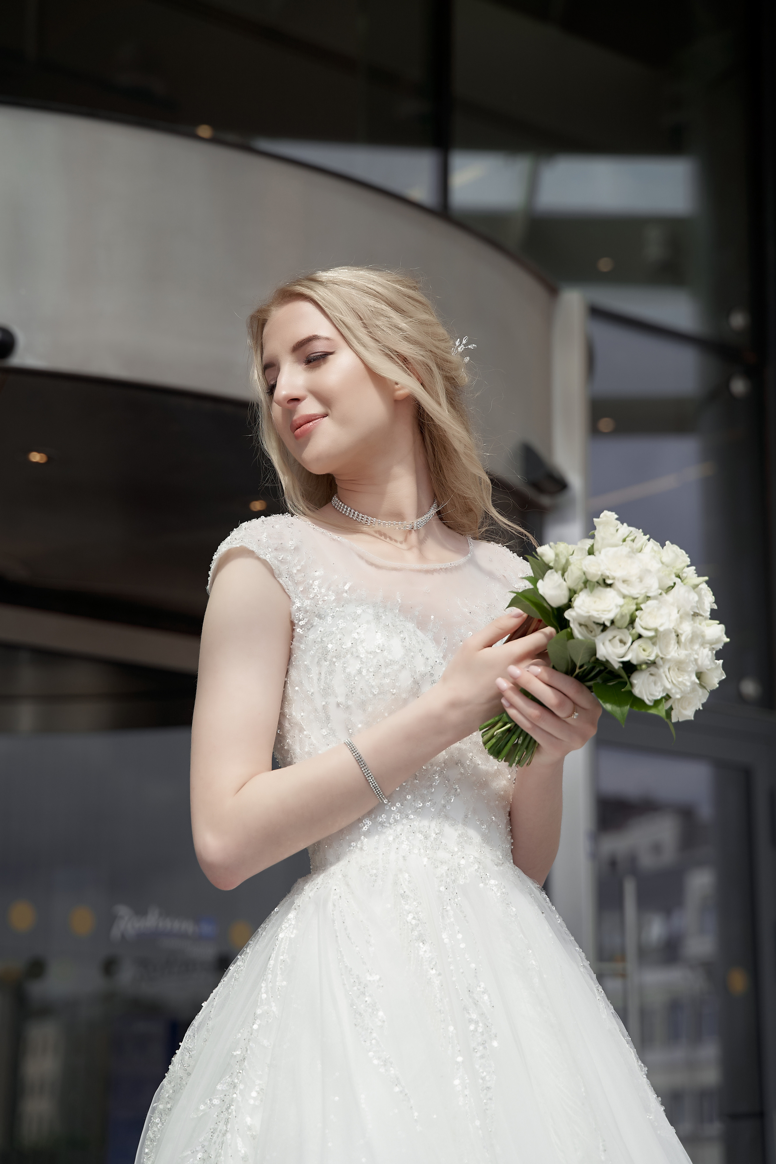 Портрет невесты с букетом Свадебная фотосъемка в Москве. Свадебный фотограф в Москве  Сергей Гаварос.