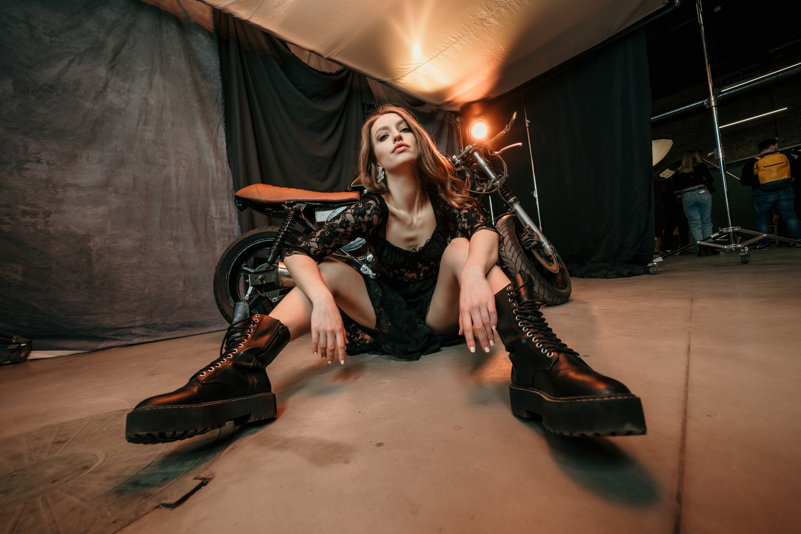 Девушки-байкеры — Фотосессия с мотоциклом в Питере. Свадебный, семейный, портретный, репортажный фотограф в Санкт-Петербурге