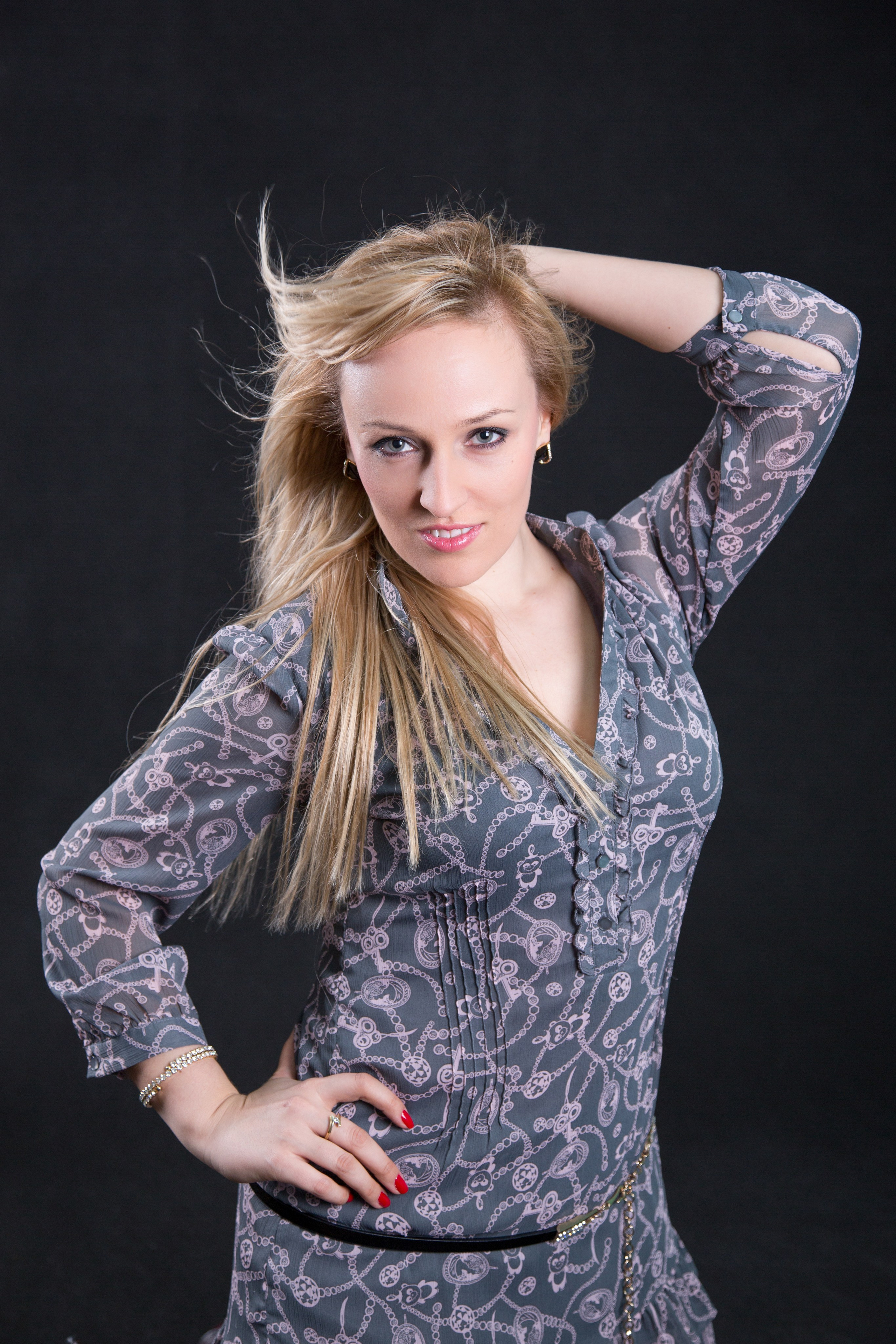 Съемка в студии красивой девушки в Воронеже. Свадебный и семейный фотограф в Воронеже Андрей Валин