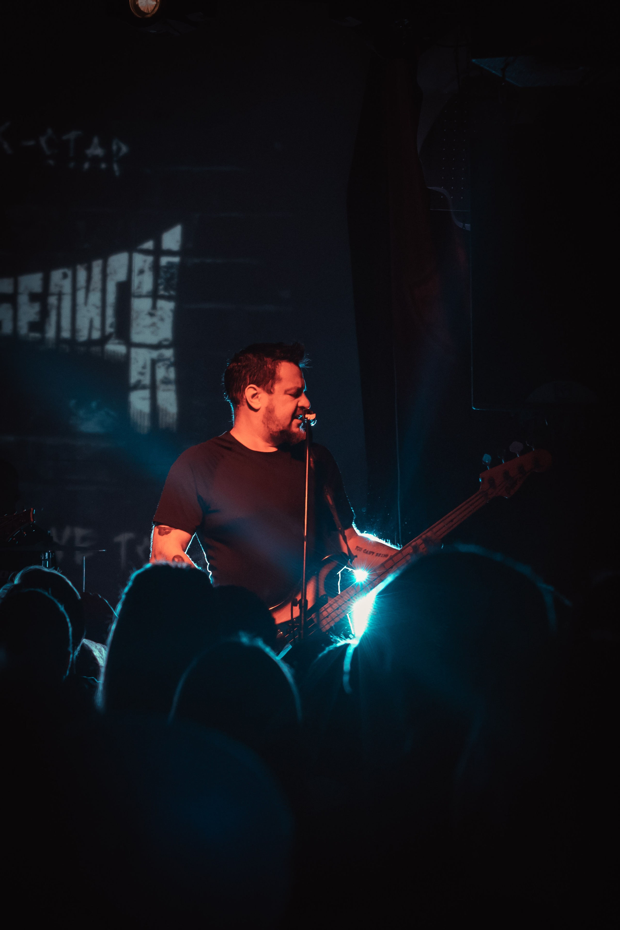 Черный обелиск. Красноярск, 08.04.2025, Эрмитаж. Фотограф Регина Крикунова г. Красноярск