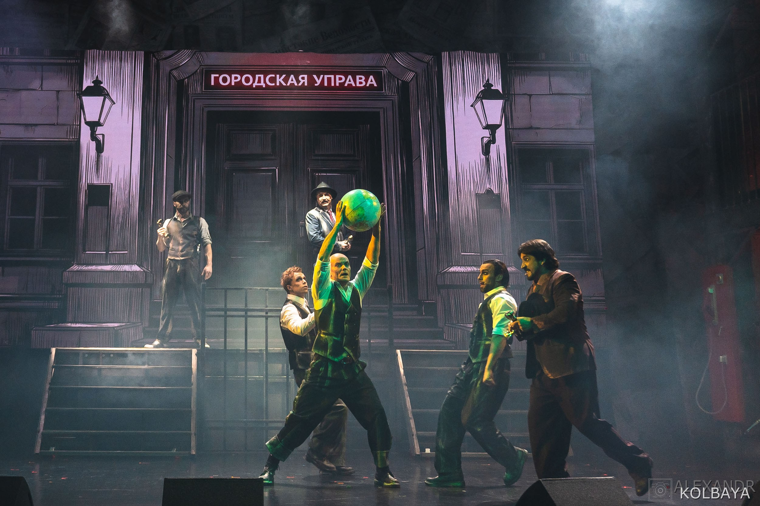Фотографии со спектакля «Однажды в городе N». Концертный и театральный репортажный фотограф в Москве Александр Колбая