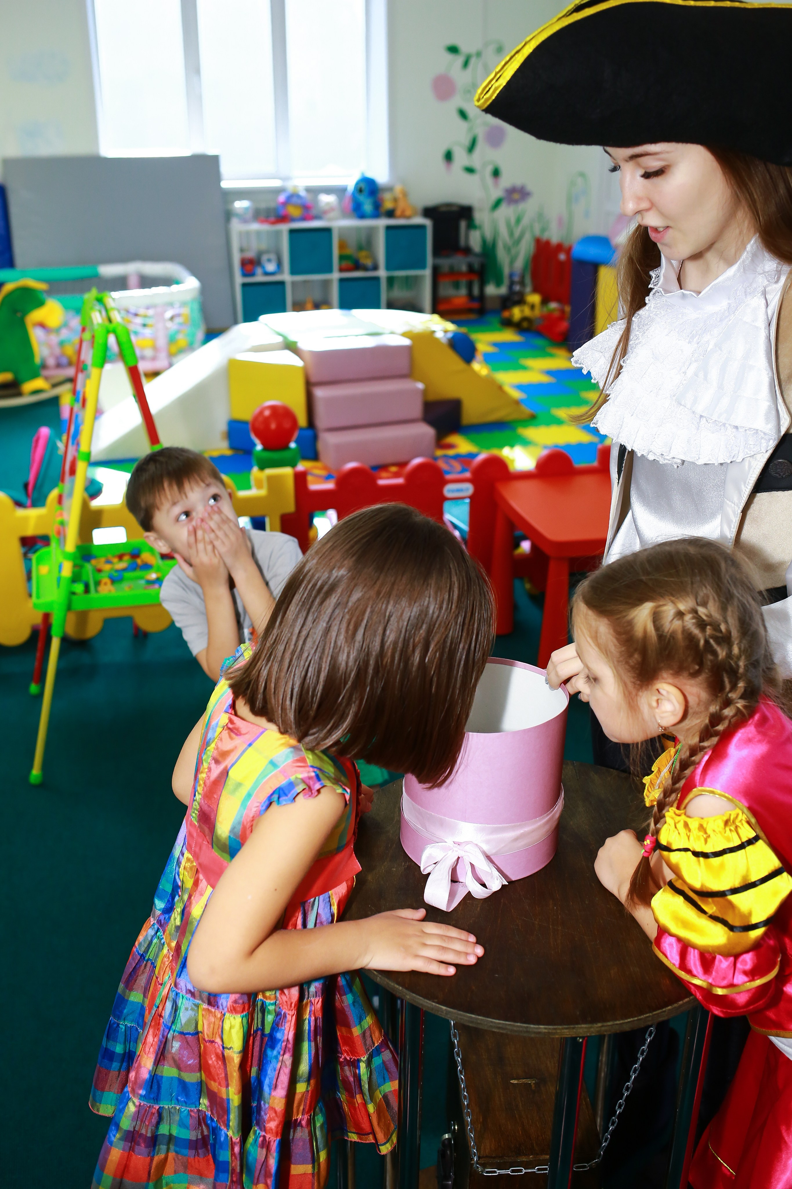 Белый кролик. Форд Боярд. Фотограф новорожденных и семейный фотограф НСО г. Бердск Марина Львова