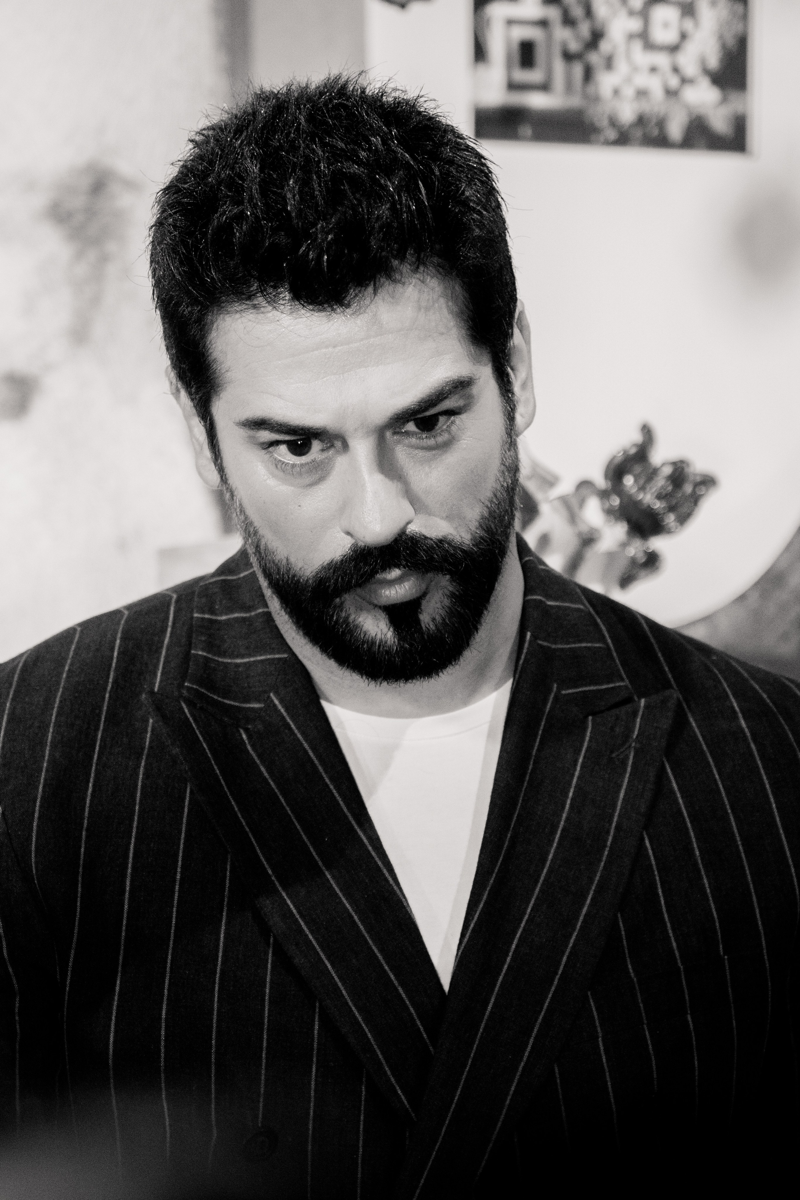 Бурак Озчивит посетил выставку Никаса Сафронова. Фотограф в Москве и Санкт-Петербурге Дарина