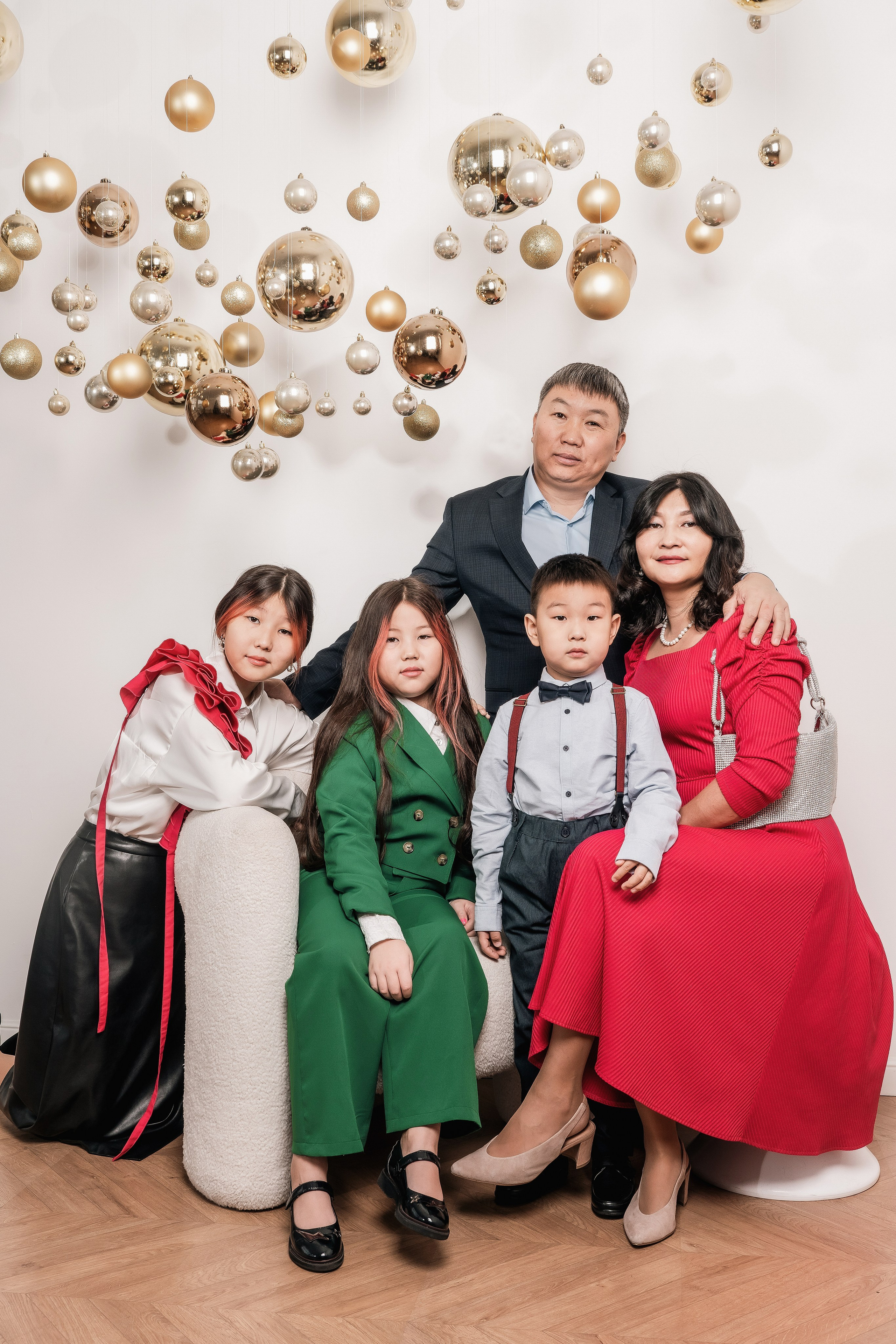 Семейная новогодняя фотосессия «Максимум». Занимаюсь профессиональной фотографией и живу рядом с Байкалом. Работаю в разных жанрах