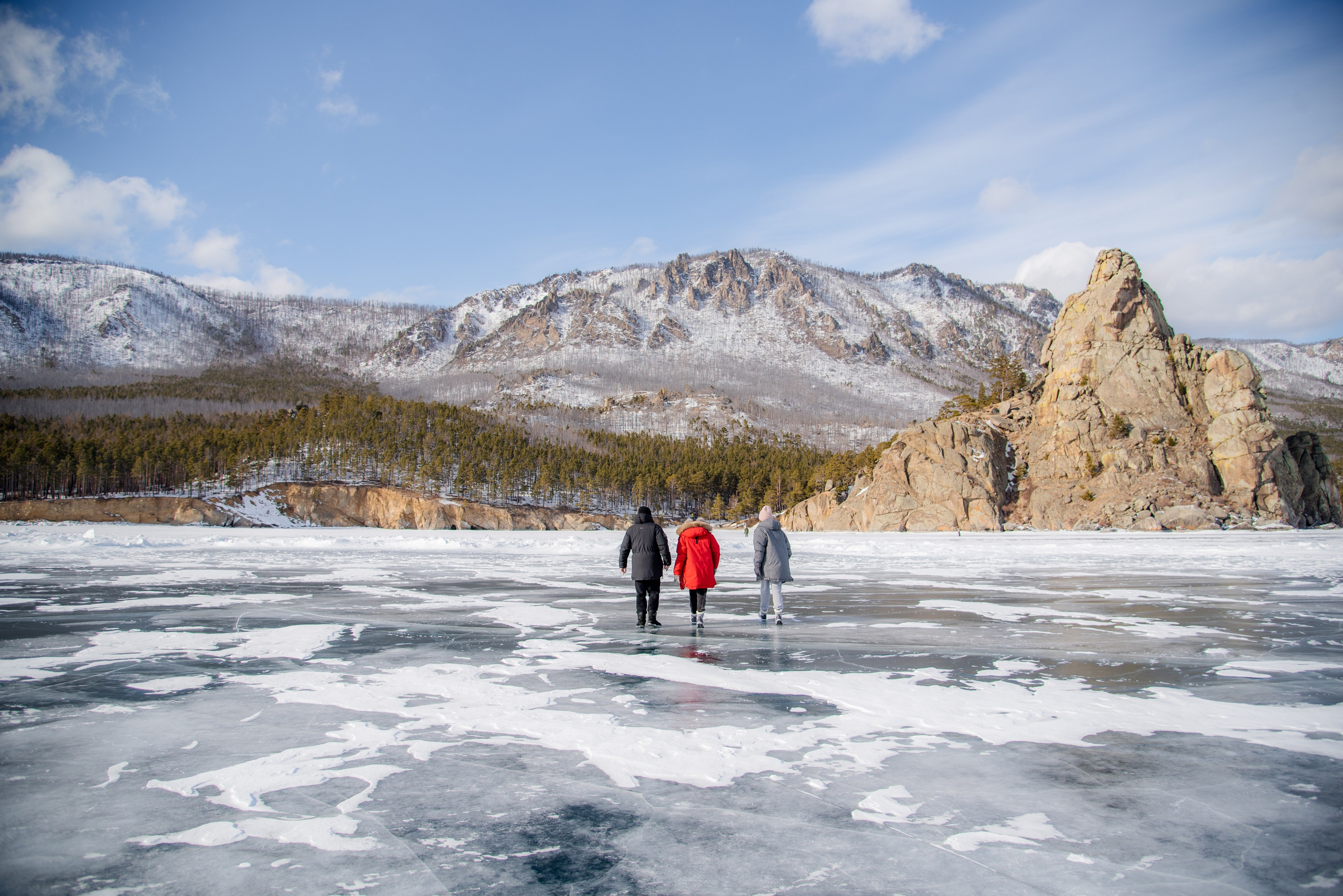 Большое Голоустное. Байкал. Занимаюсь профессиональной фотографией и живу рядом с Байкалом. Работаю в разных жанрах