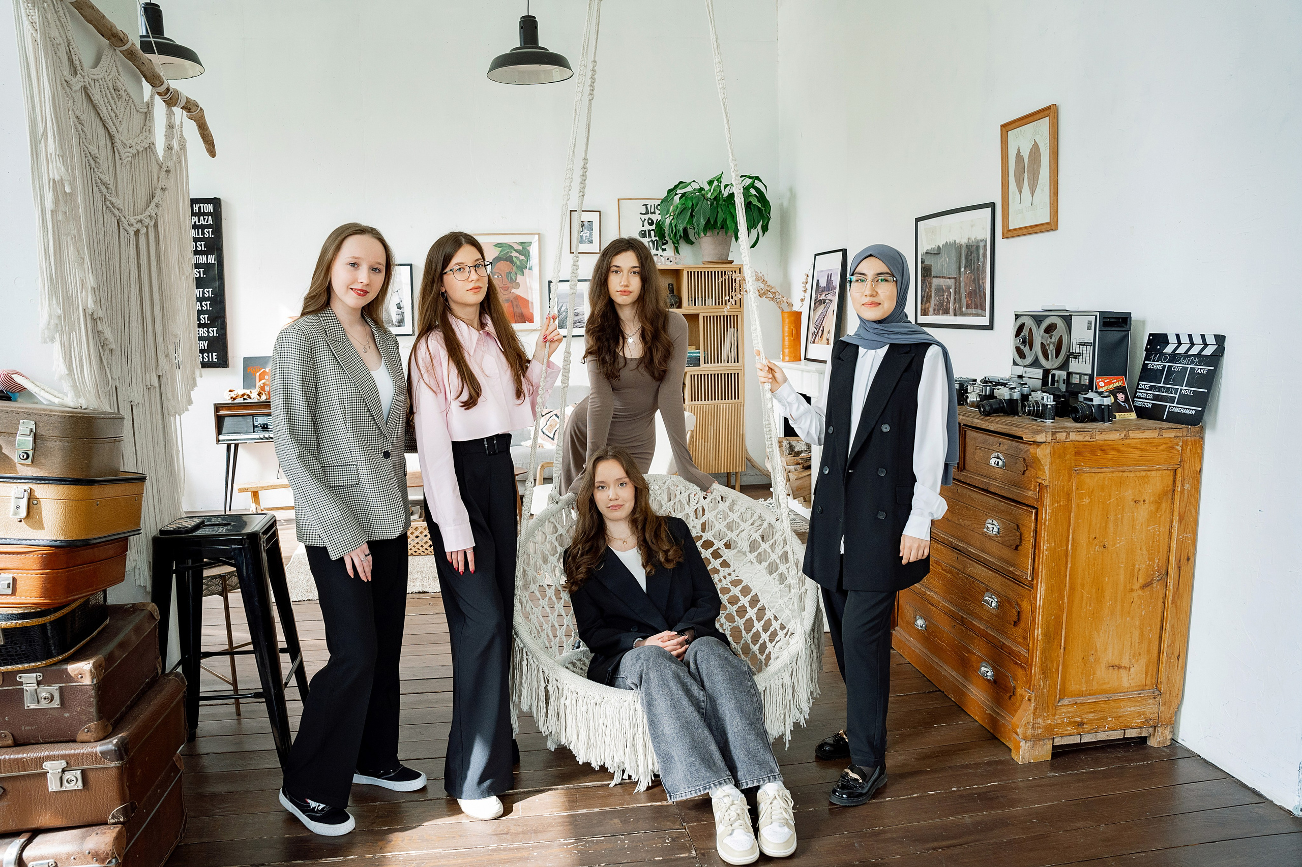 Съёмка для 11А в студии и у школы. Репотражный и семейный фотограф в Москве Герлинг Радмила