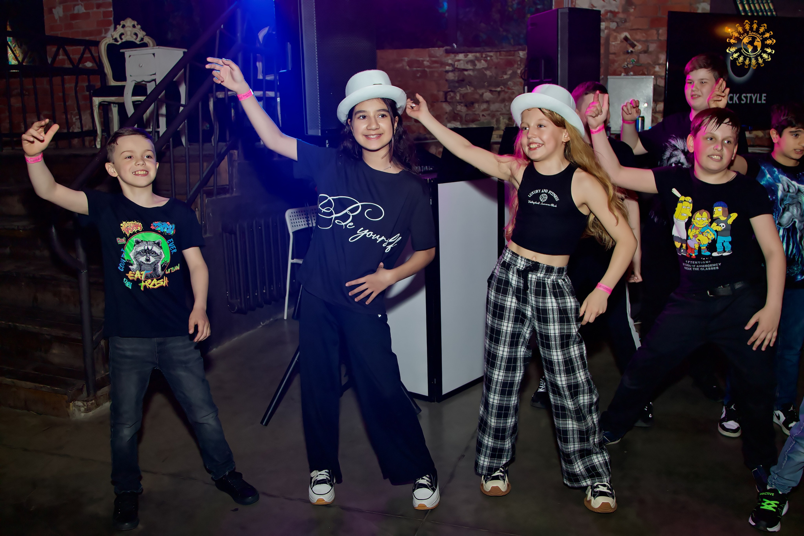 Выпускной 2023 (Школа 667, 4-й класс). Репортажная съемка в Москве и области. Анималистика