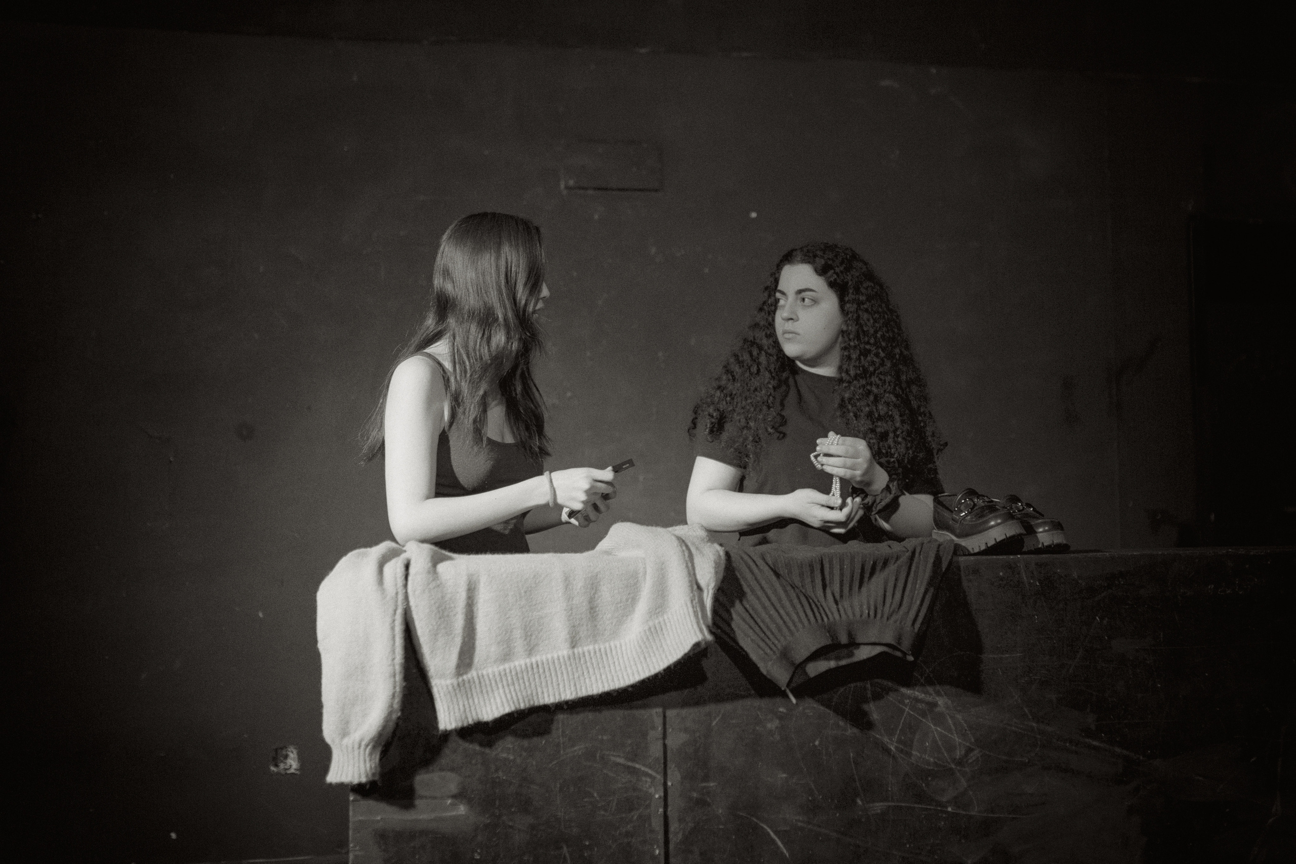 Сценка о чрезмерном увлечении покупками в современном обществе