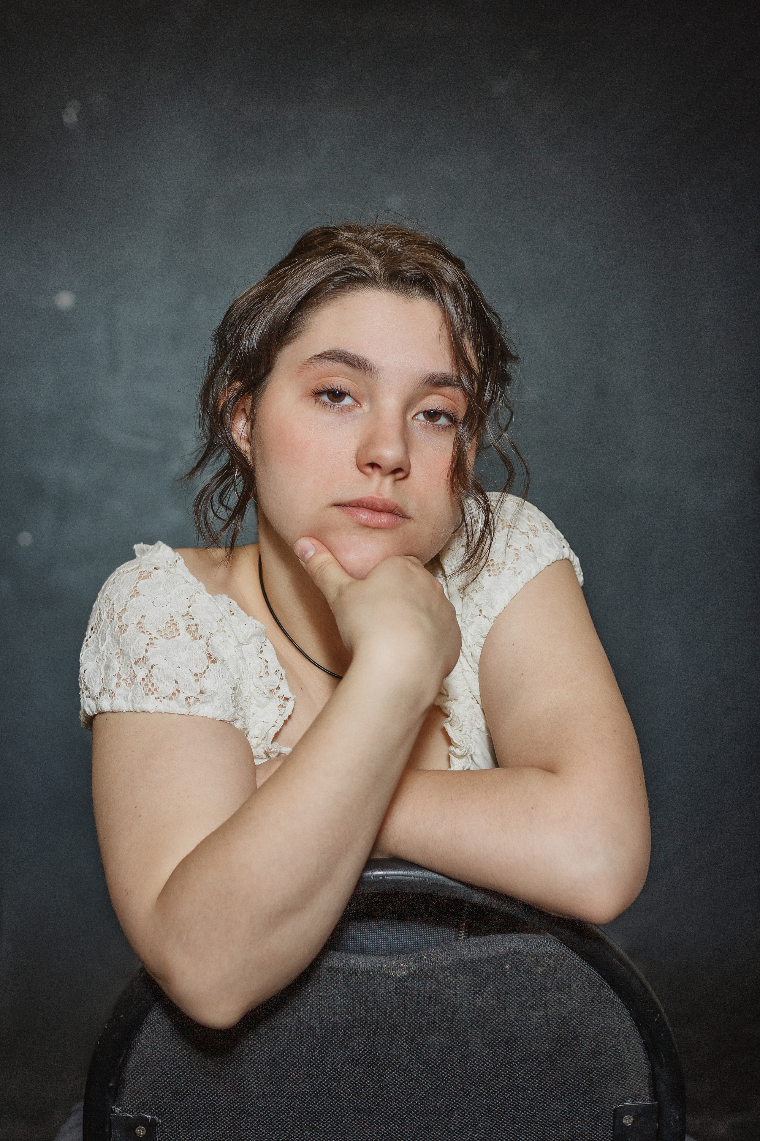 Красивый портрет юной девушки