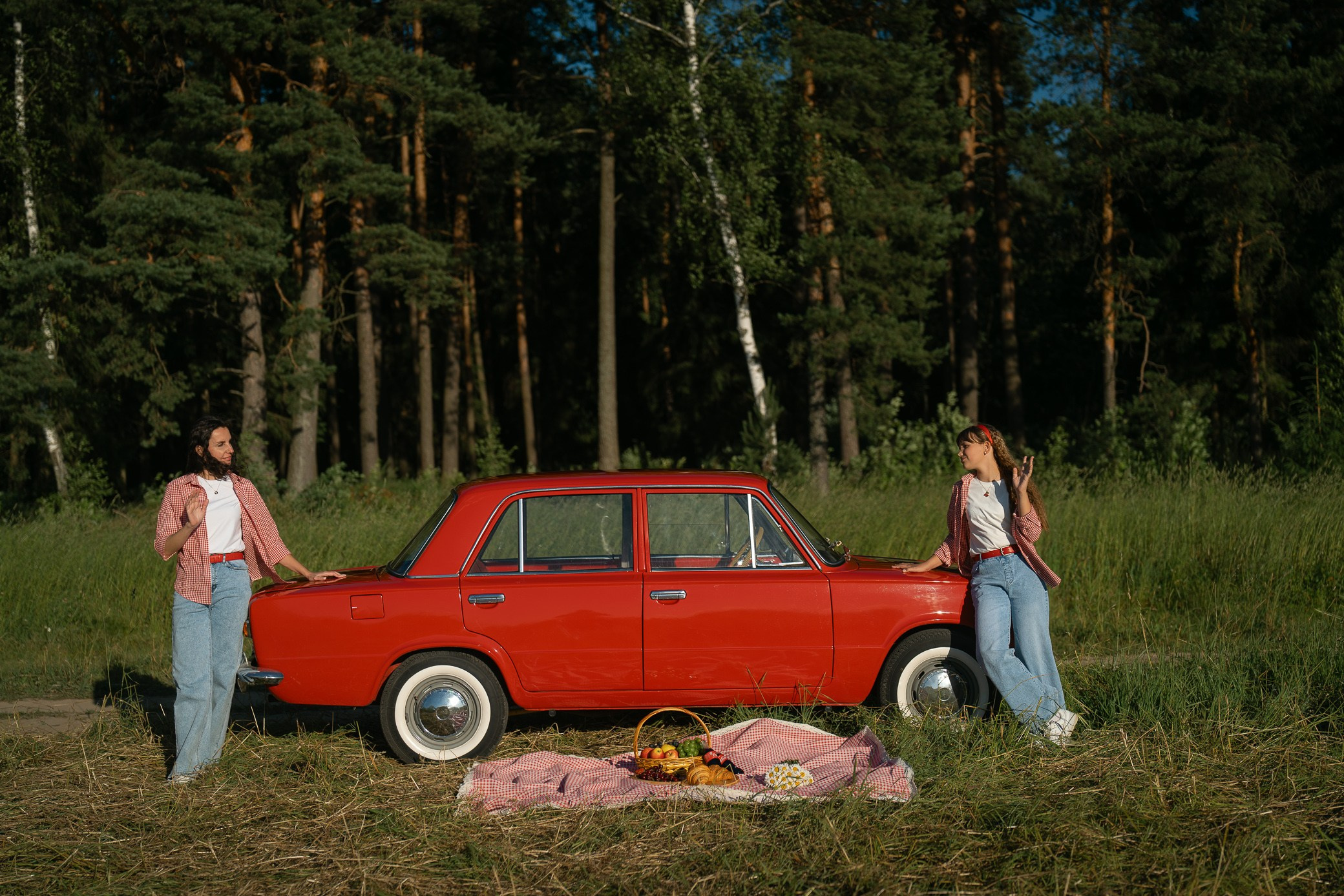 Пикник, красная машина. Семейный и детский фотограф в Сергиев Посаде, Хотьково Якимчук Любовь